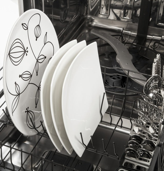 GE - 46 dBA Built In Dishwasher in White - GDT655SGJWW