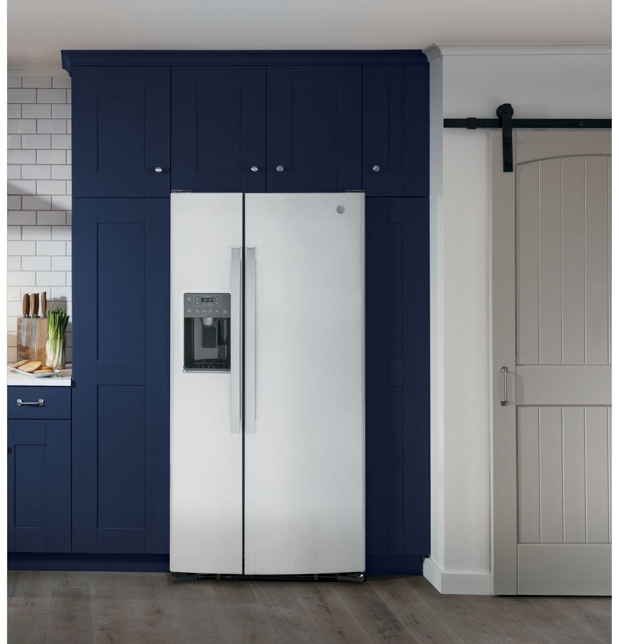 GE - 32.75 Inch 23.2 cu. ft Side by Side Refrigerator in Stainless - GSS23GYPFS