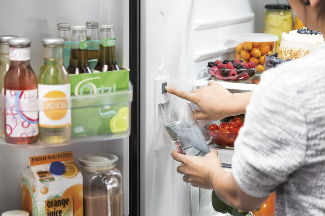 GE - 32.75 Inch 18.6 cu. ft French Door Refrigerator in Black - GWE19JGLBB