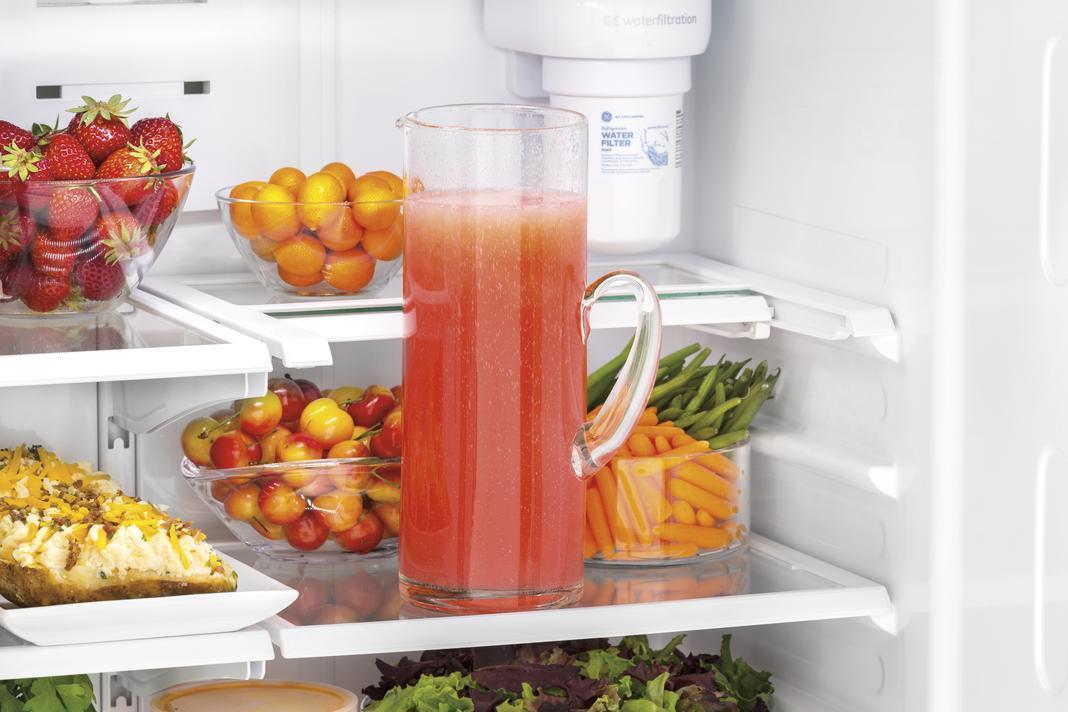 GE - 32.75 Inch 18.6 cu. ft French Door Refrigerator in White - GWE19JGLWW