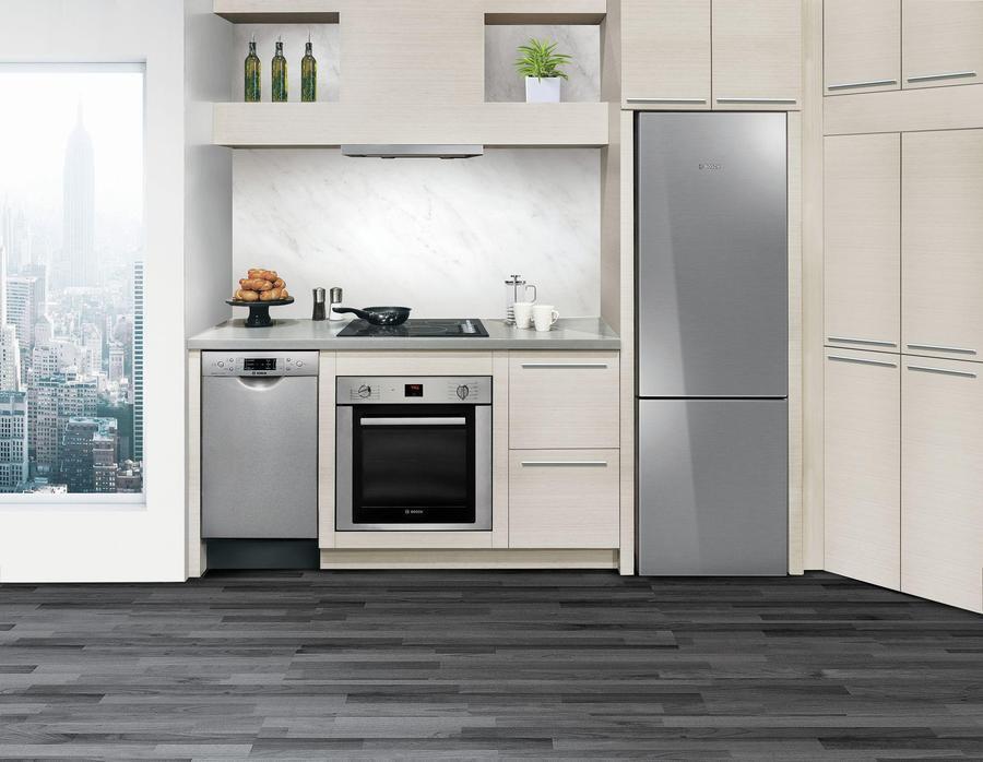 Bosch - 2.8 cu. ft Single Wall Oven in Stainless Steel - HBE5451UC