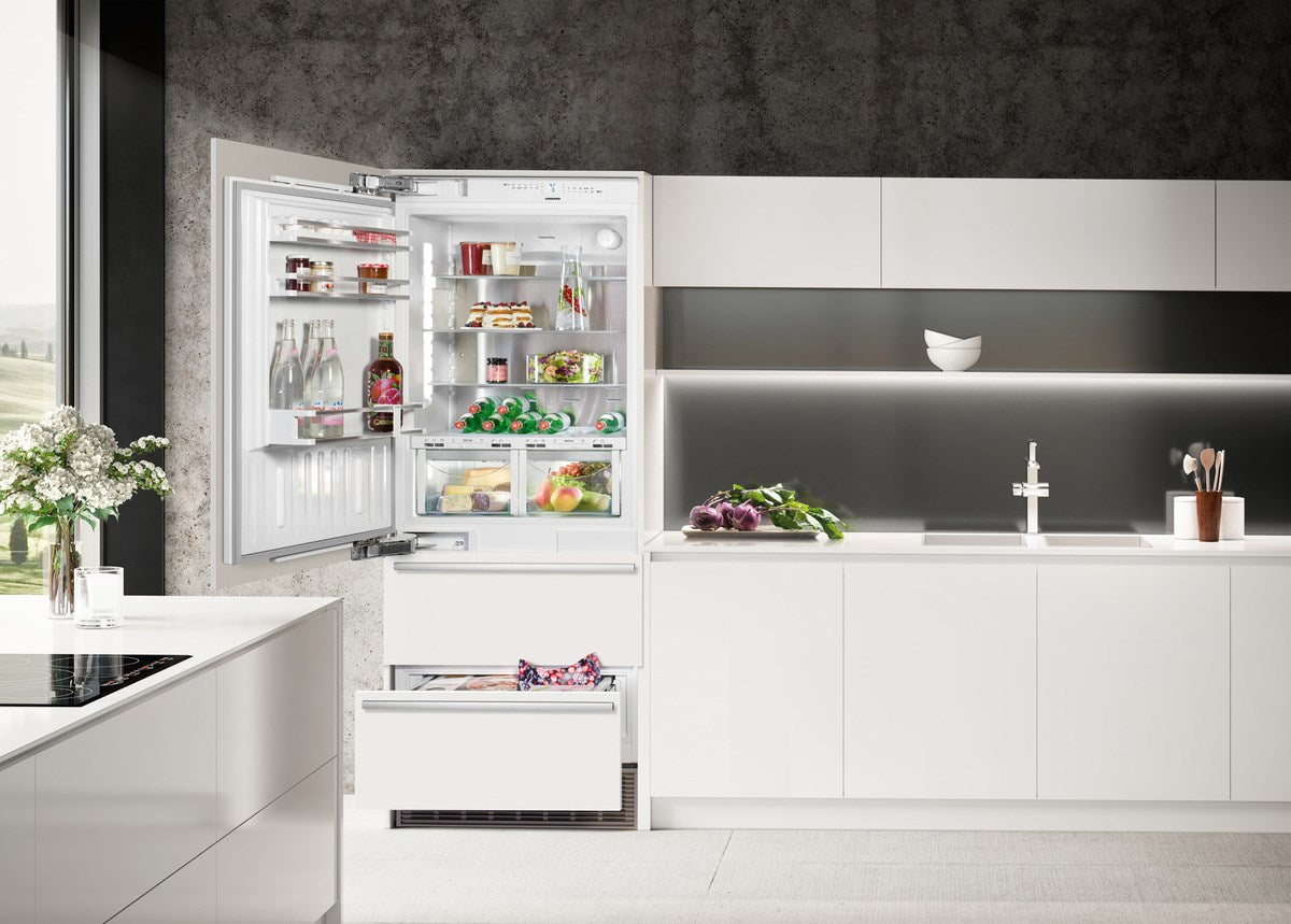 Liebherr - 29.8125 Inch 14.1 cu. ft Built In / Integrated Bottom Mount Refrigerator in Panel Ready - HCB1581