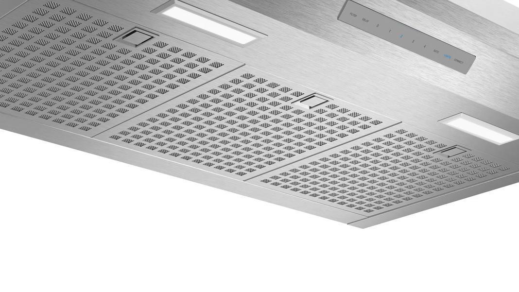 Thermador - 29.9375 Inch 600 CFM Wall Mount and Chimney Range Vent in Stainless - HMCB36WS