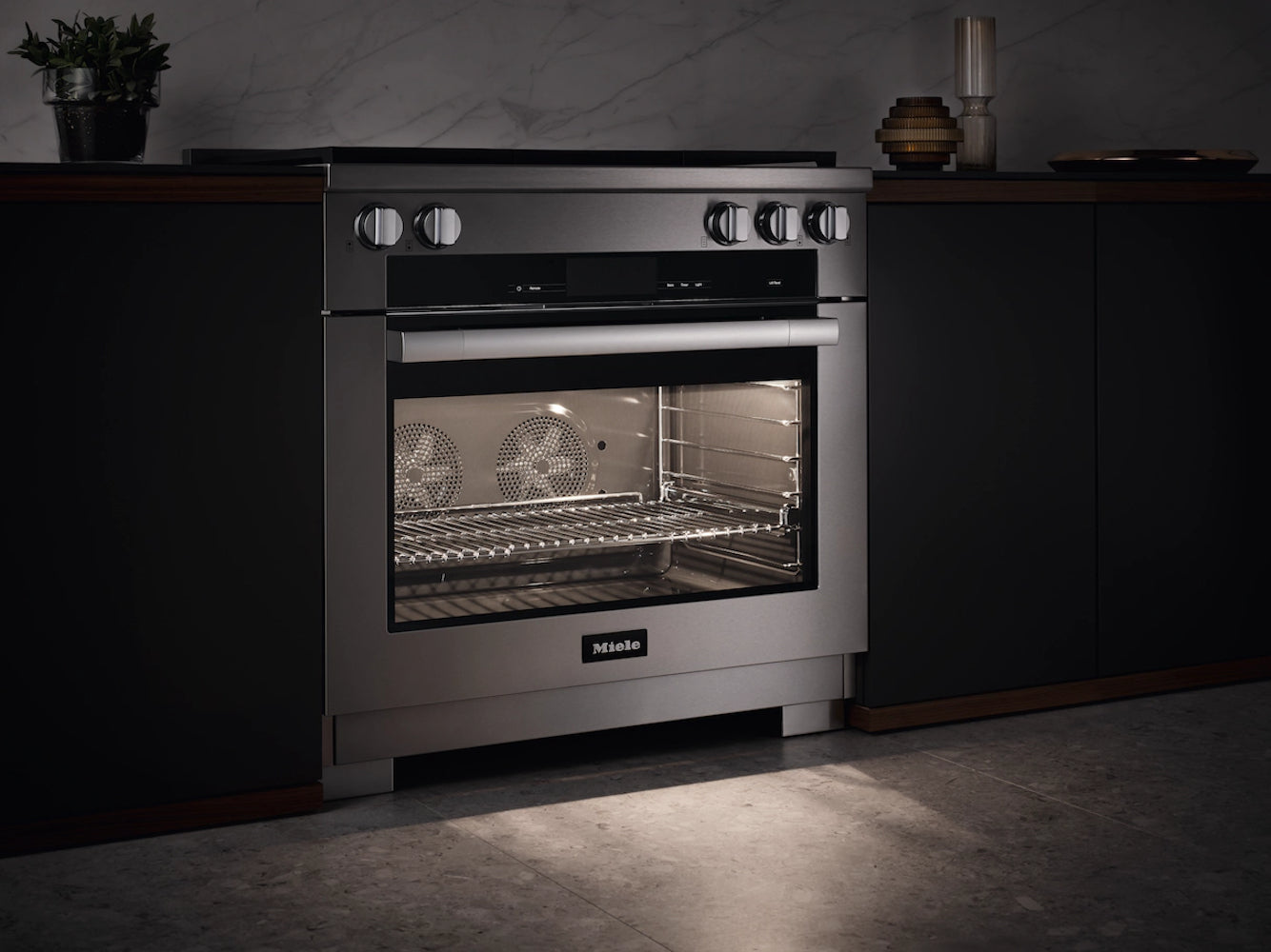 Miele - 5.8 cu. ft Gas Range in Stainless - HR 1936-3 G DF GD