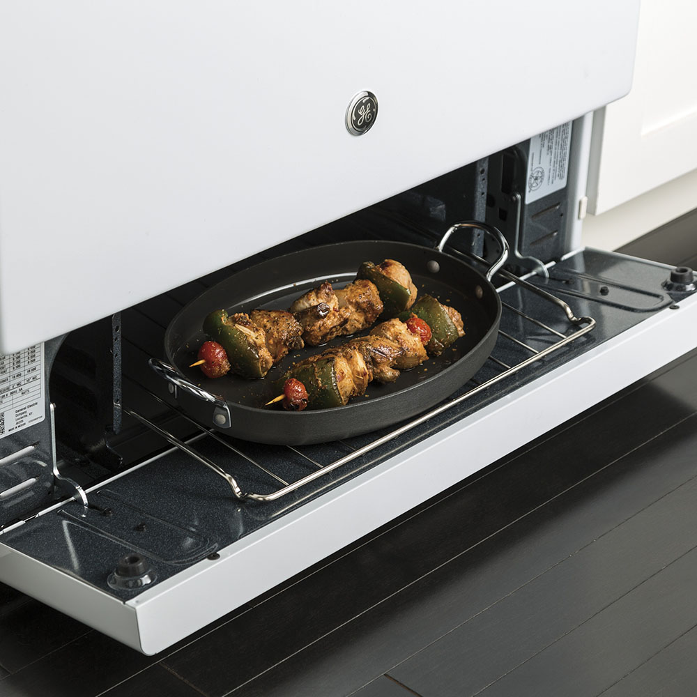 GE - 4.8 cu. ft Gas Range in White - JCGBS10DEMWW