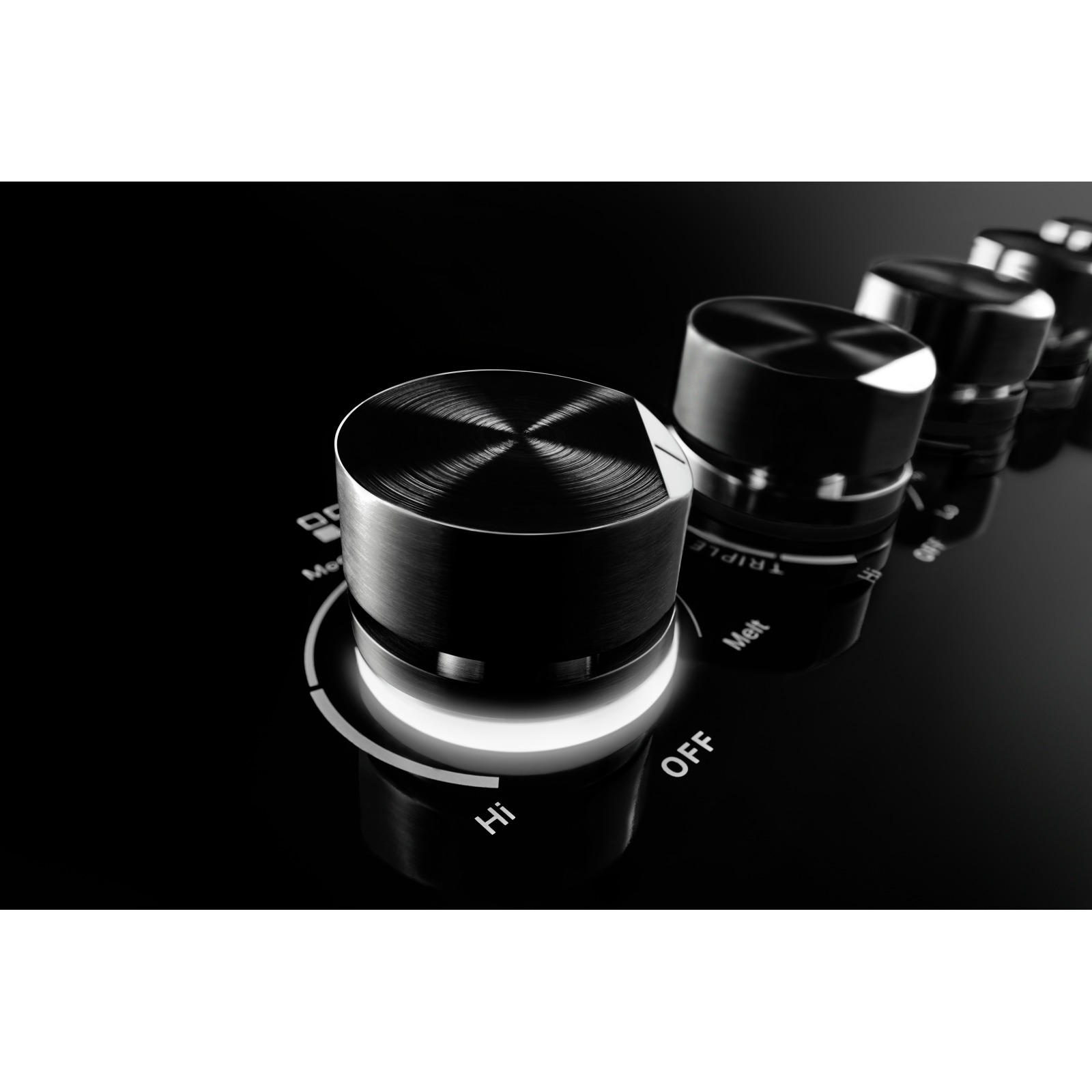 JennAir - 30.8125 inch wide Electric Cooktop in Black - JEC3430HB