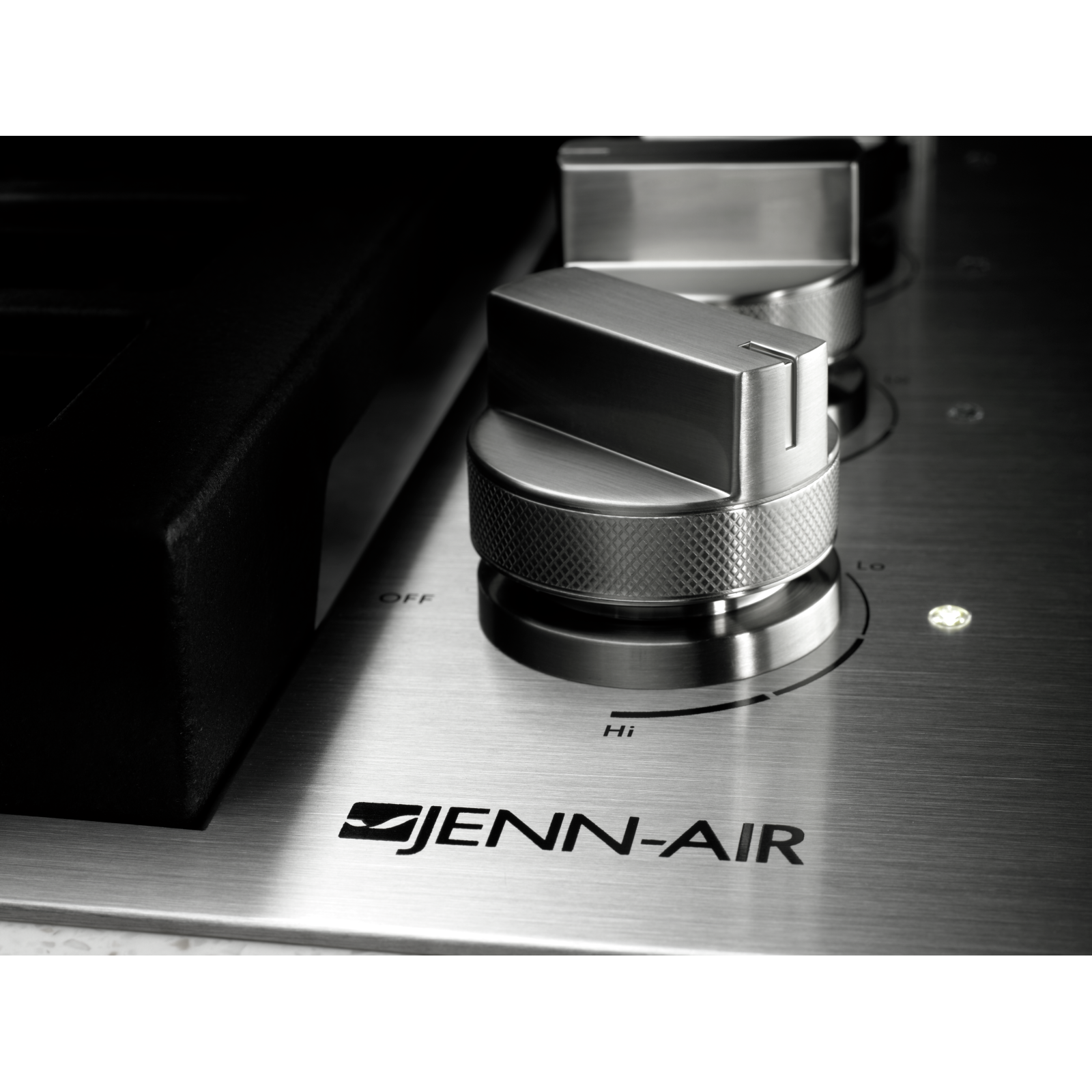 JennAir - 36 inch wide Gas Cooktop in Stainless - JGC7636BP