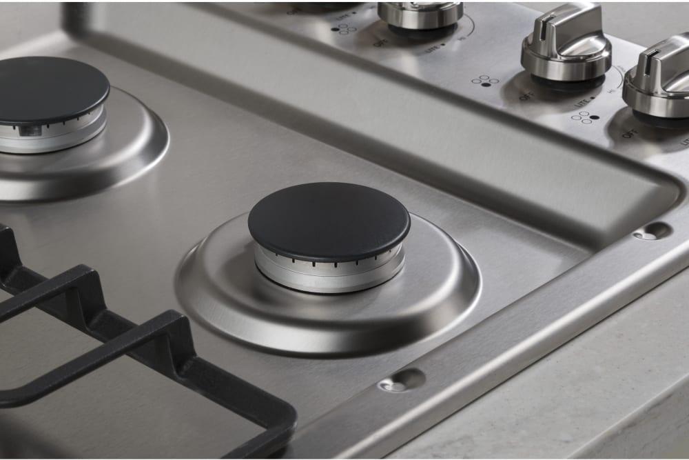 GE - 30 inch wide Gas Cooktop in Stainless - JGP3030SLSS