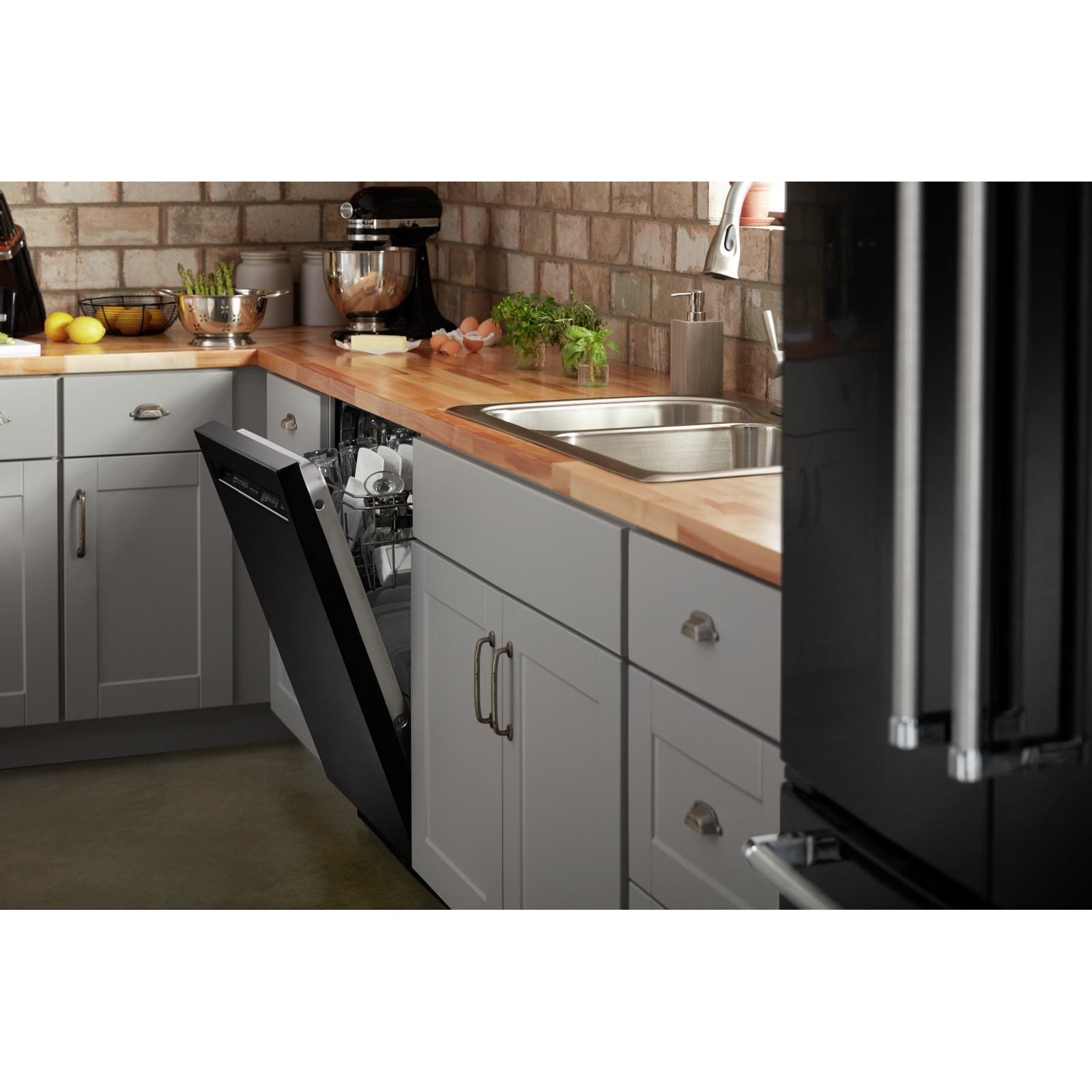 KitchenAid - 46 dBA Built In Dishwasher in Black - KDFE104HBL