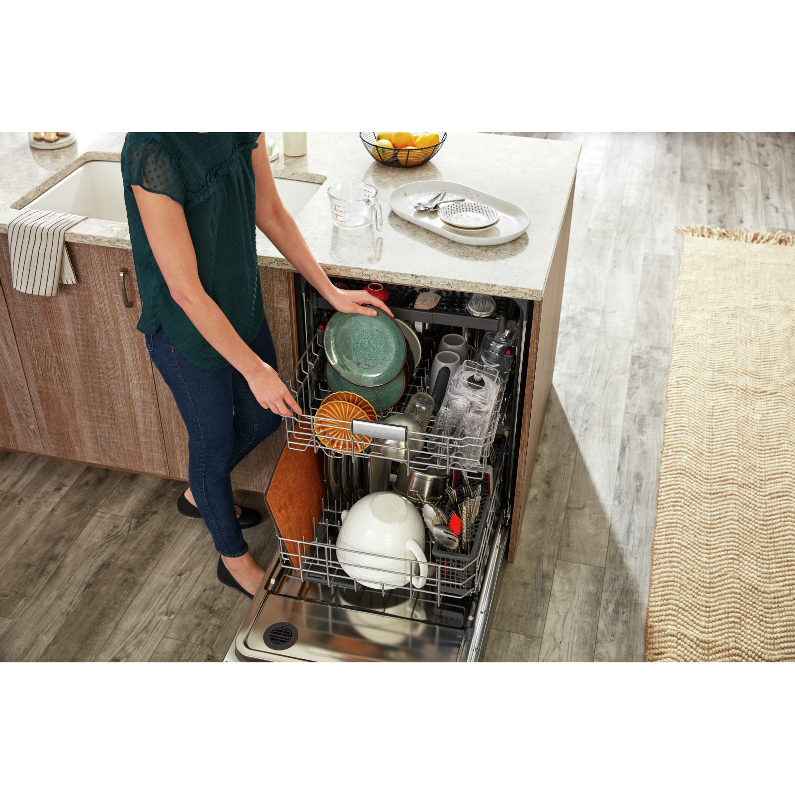 KitchenAid - 39 dBA Built In Dishwasher in Black - KDFE204KBL