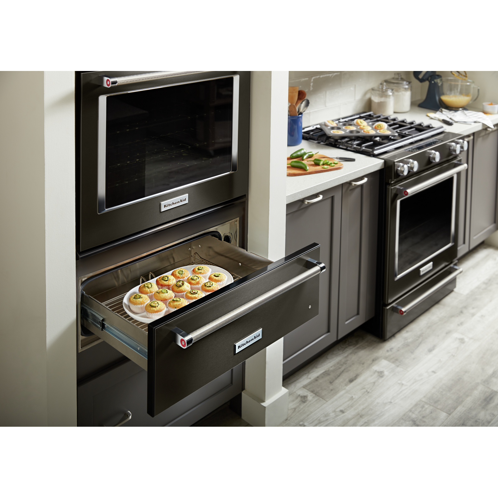 KitchenAid - 4.3 cu. ft Single Wall Oven in Black Stainless - KOSE507EBS