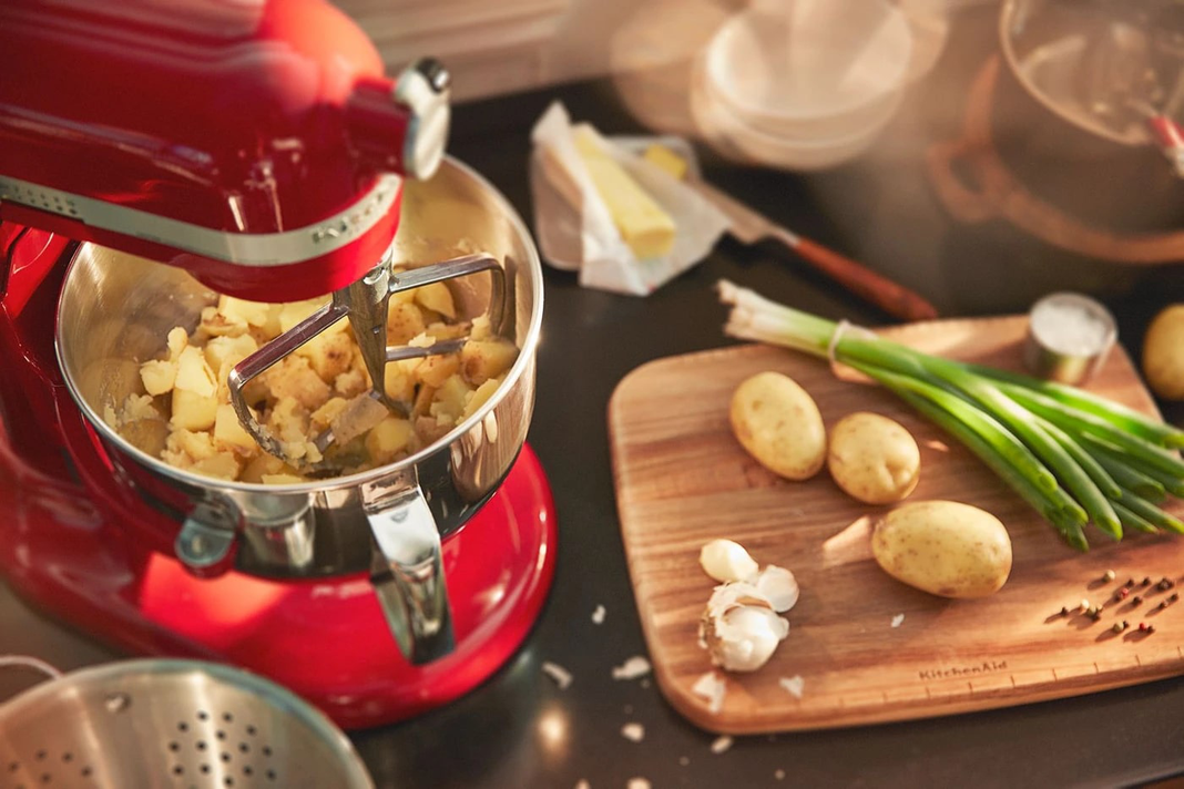 KitchenAid - 6 Quarts Bowl Lift Mixer in Red - KP26M1XER