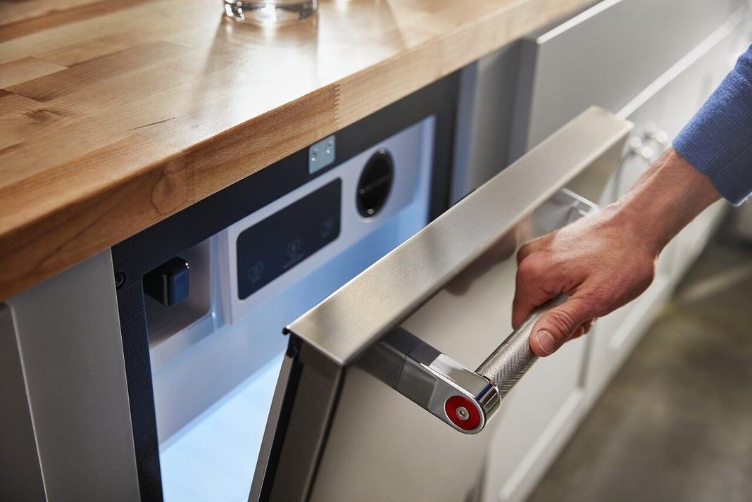 KitchenAid - 17.875 Inch 18 cu. ft Ice Maker Refrigerator in Stainless - KUID308HPS