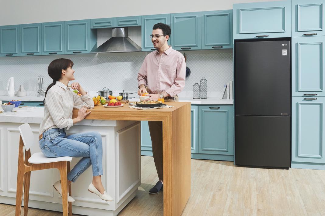 LG - 27.6 Inch 14.7 cu. ft Bottom Mount Refrigerator in Black - LBNC15231P