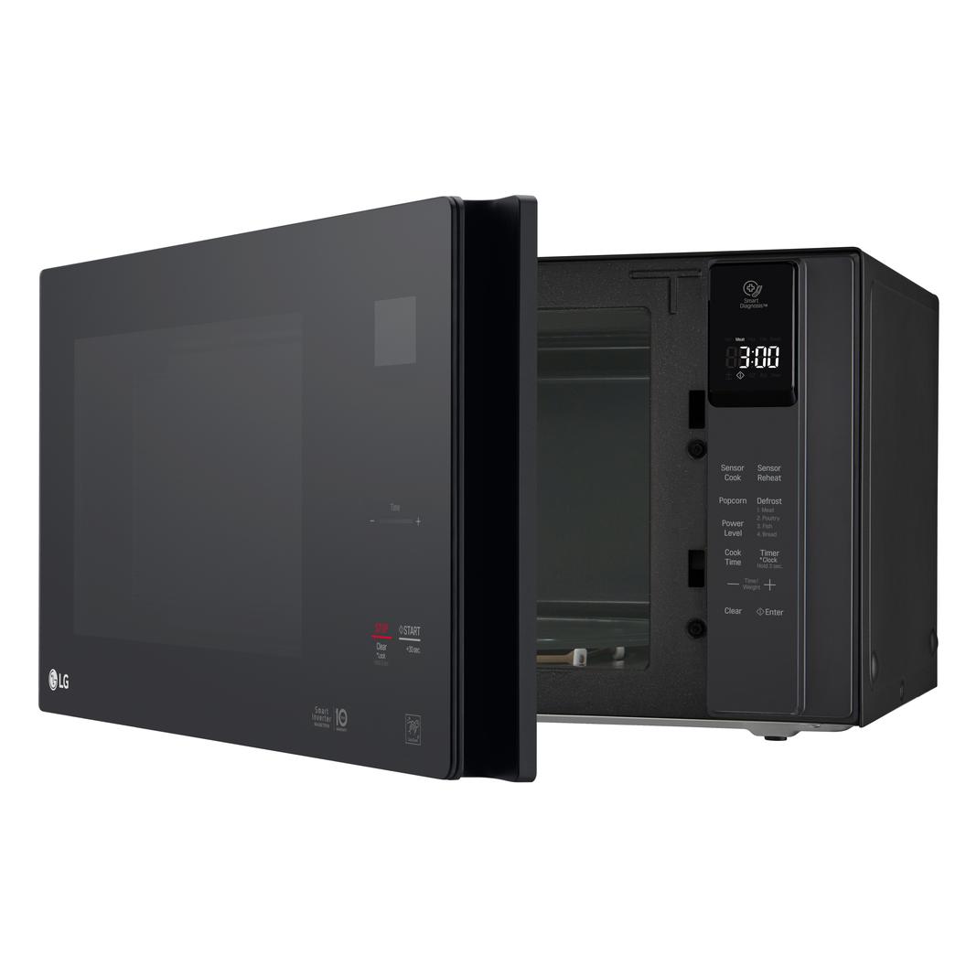 LG - 1.5 cu. Ft Counter top Microwave in Black - LMC1575SB
