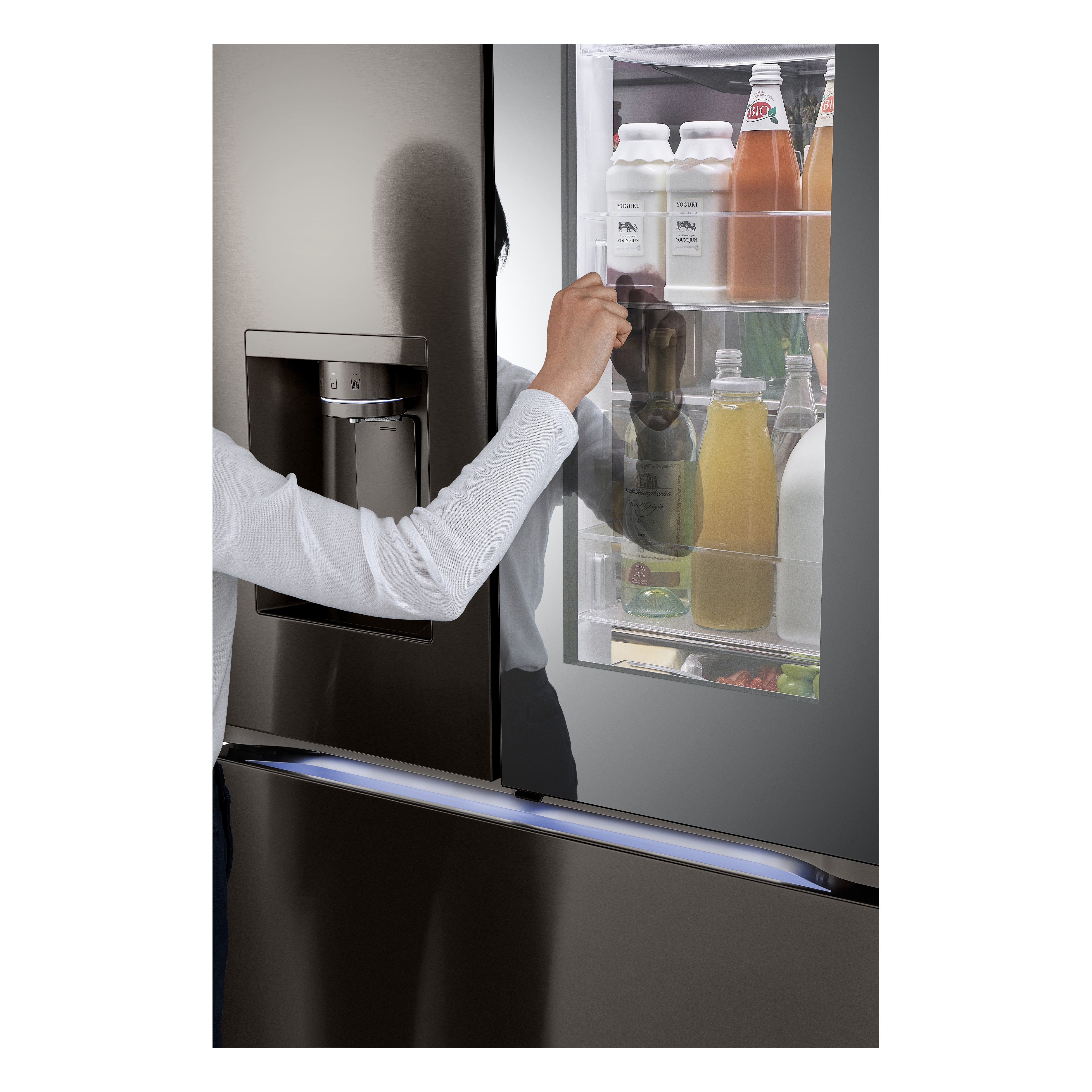 LG - 35.8 Inch 25.5 cu. ft French Door Refrigerator in Black Stainless - LRYKC2606D