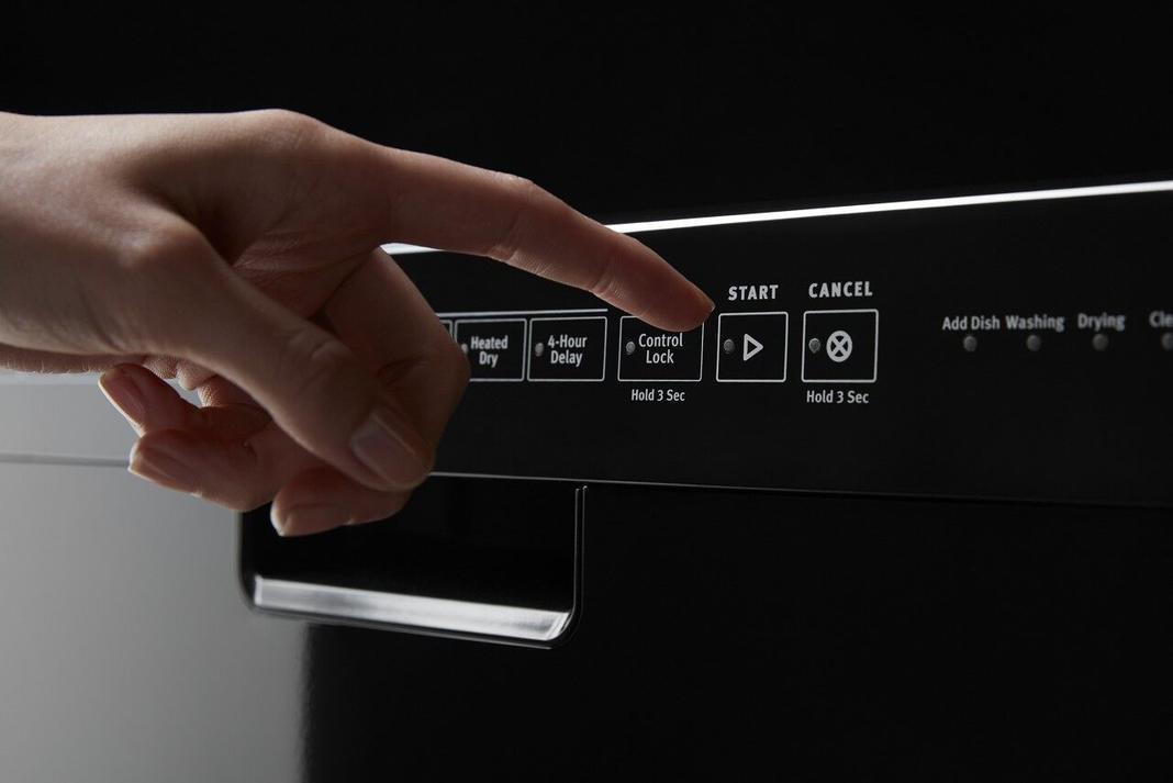 Maytag - 50 dBA Built In Dishwasher in Black - MDB4949SHB