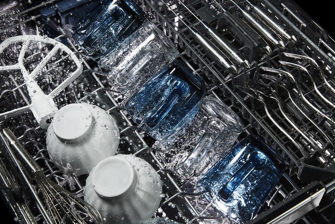 Maytag - 47 dBA Built In Dishwasher in Black - MDB8959SKB