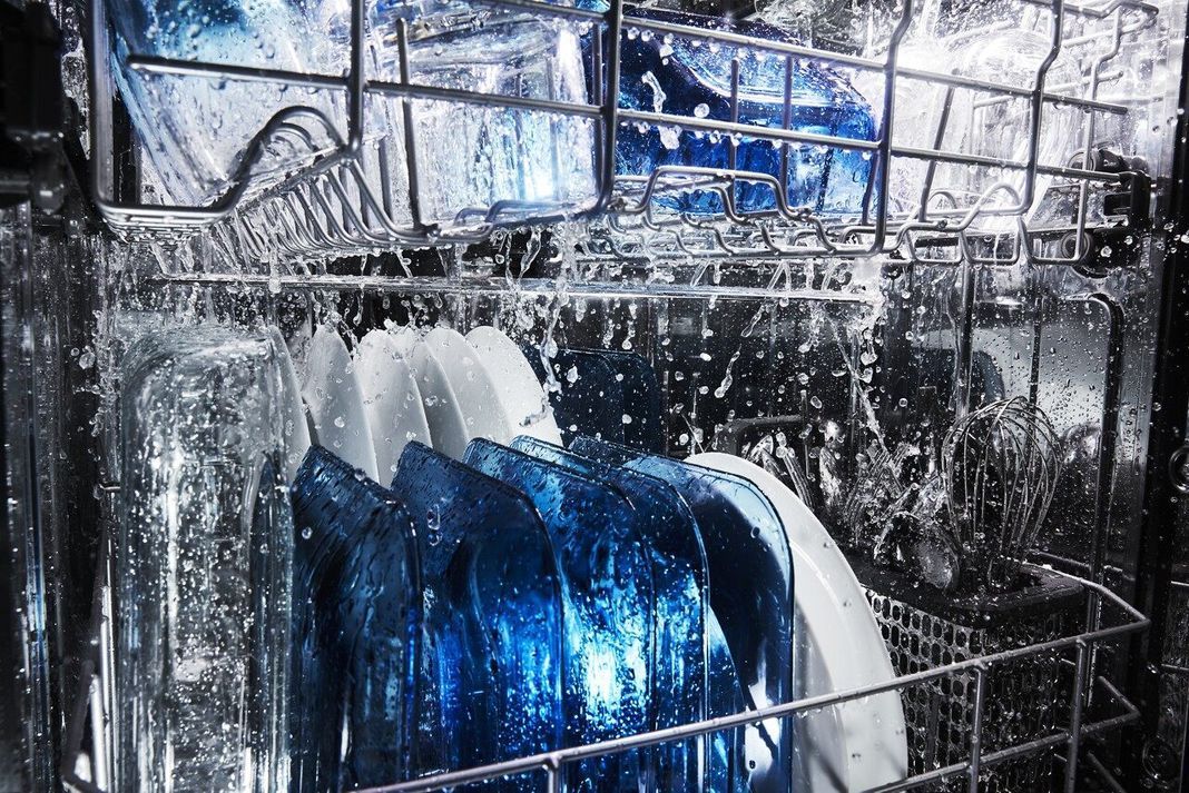 Maytag - 47 dBA Built In Dishwasher in Black - MDB8959SKB