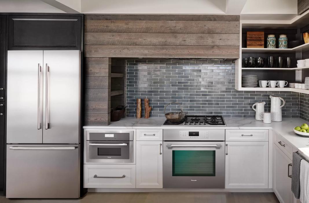 Thermador - 4.6 cu. ft Single Wall Oven in Stainless - ME301YP