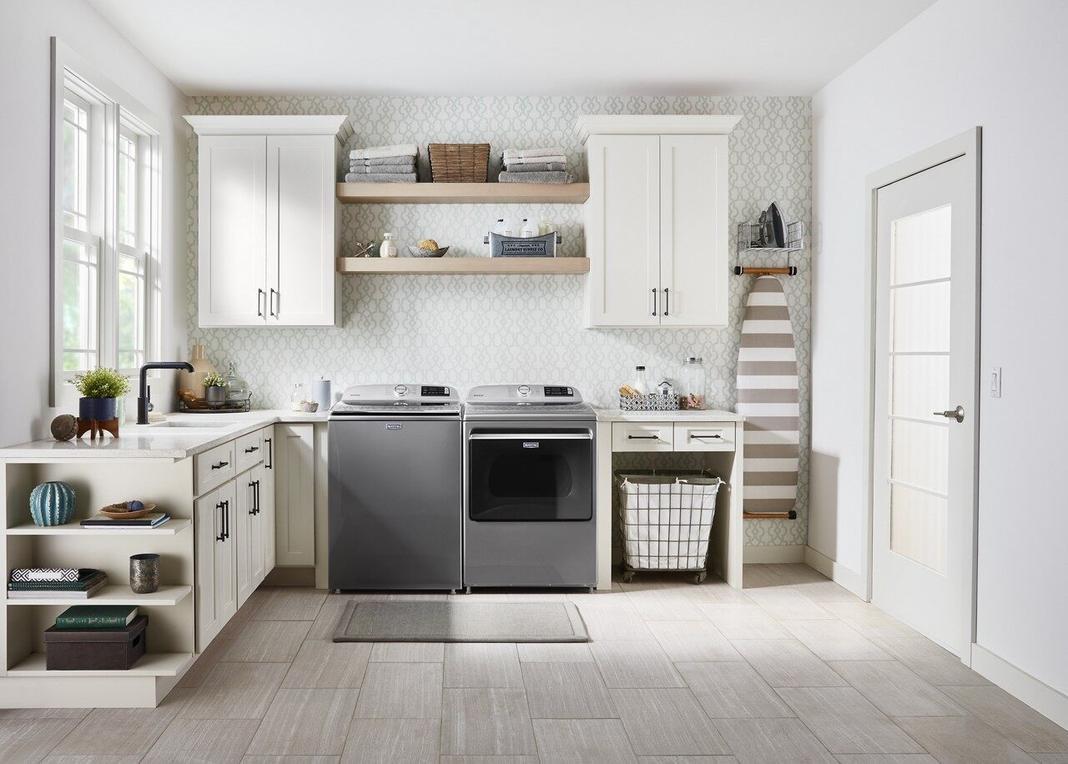 Maytag - 7.4. cu. Ft Gas Dryer in Grey - MGD6230HC