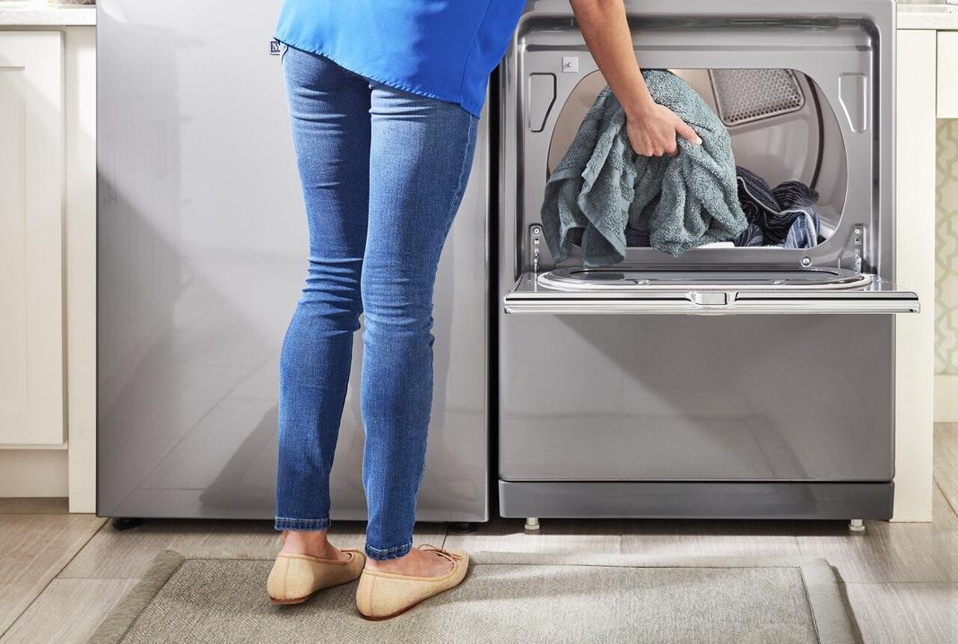 Maytag - 7.4 cu. Ft Gas Dryer in Grey - MGD7230HC