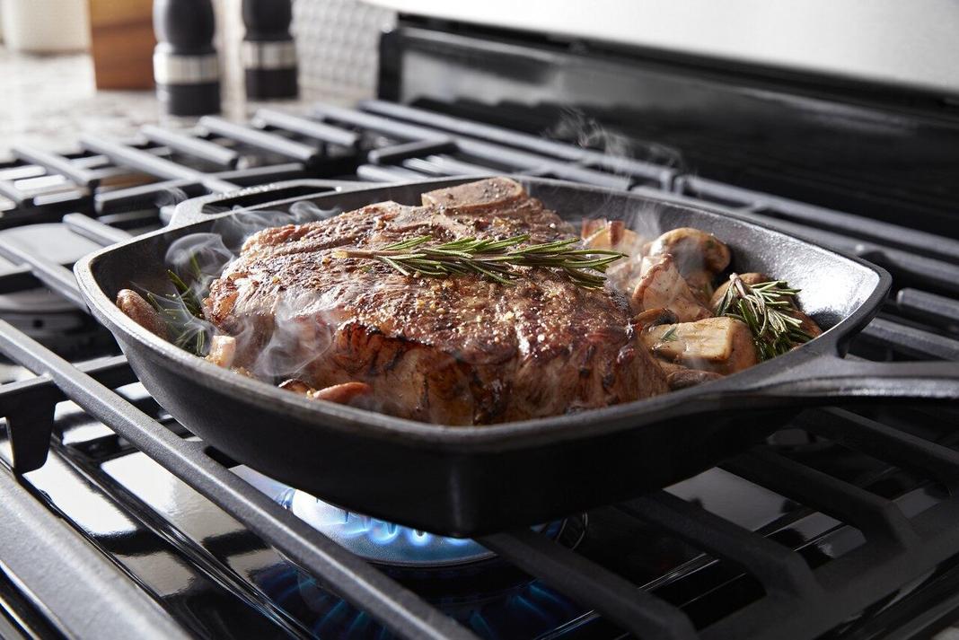 Maytag - 5 cu. ft Gas Range in Stainless - MGR6600FZ