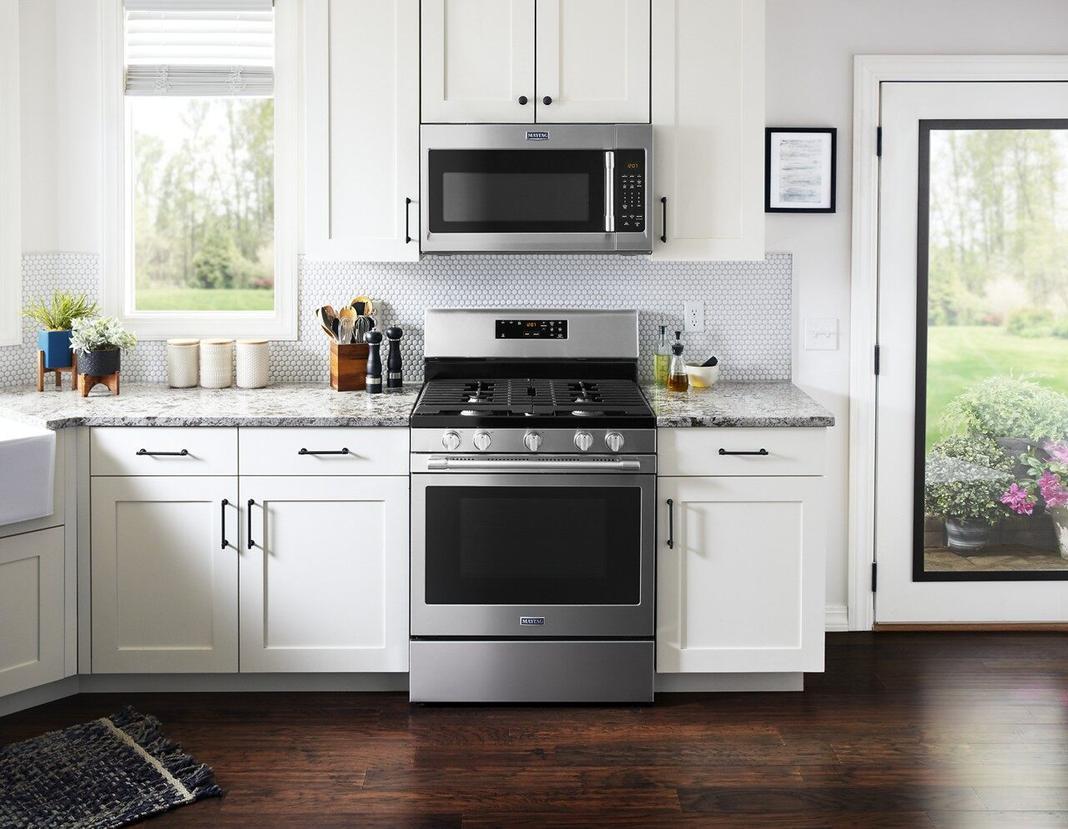 Maytag - 5 cu. ft Gas Range in Stainless - MGR6600FZ