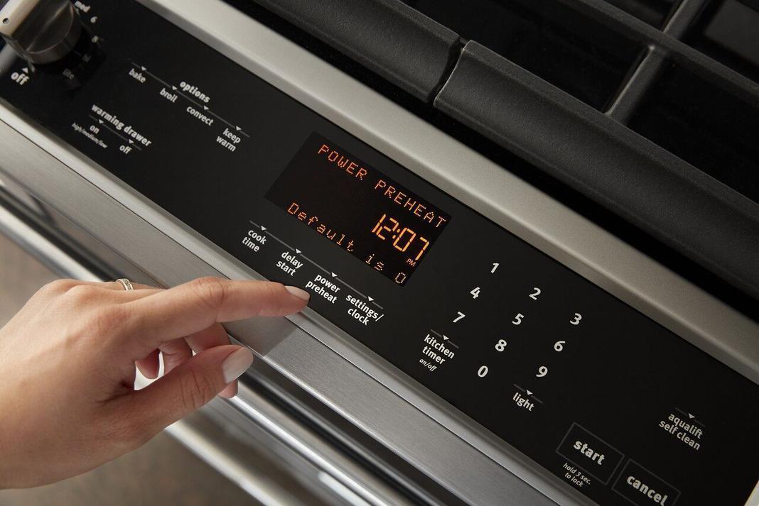 Maytag - 5.8 cu. ft Gas Range in Stainless - MGS8800FZ