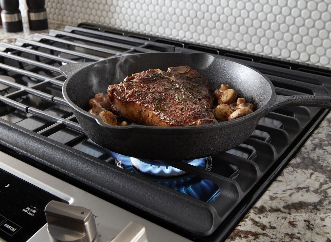 Maytag - 5.8 cu. ft Gas Range in Stainless - MGS8800FZ