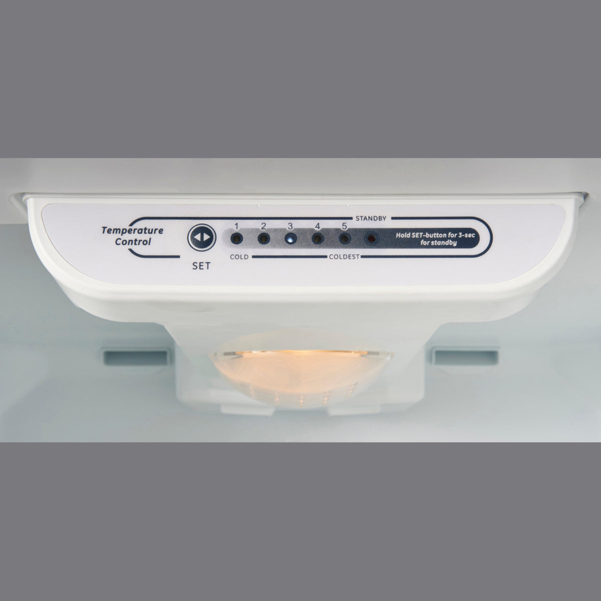 Moffat - 29.5 Inch 18 cu. ft Top Mount Refrigerator in Black - MTE18HTKBB