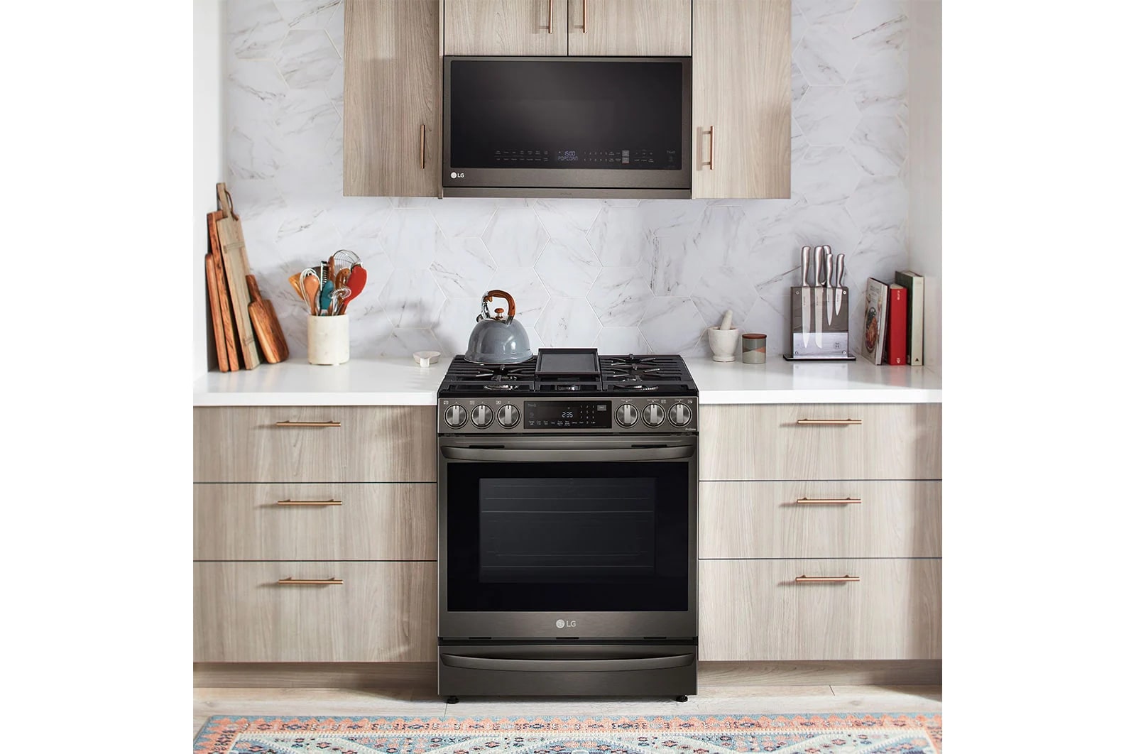 LG - 2.1 cu. Ft Over the range Microwave in Black Stainless - MVEL2137D