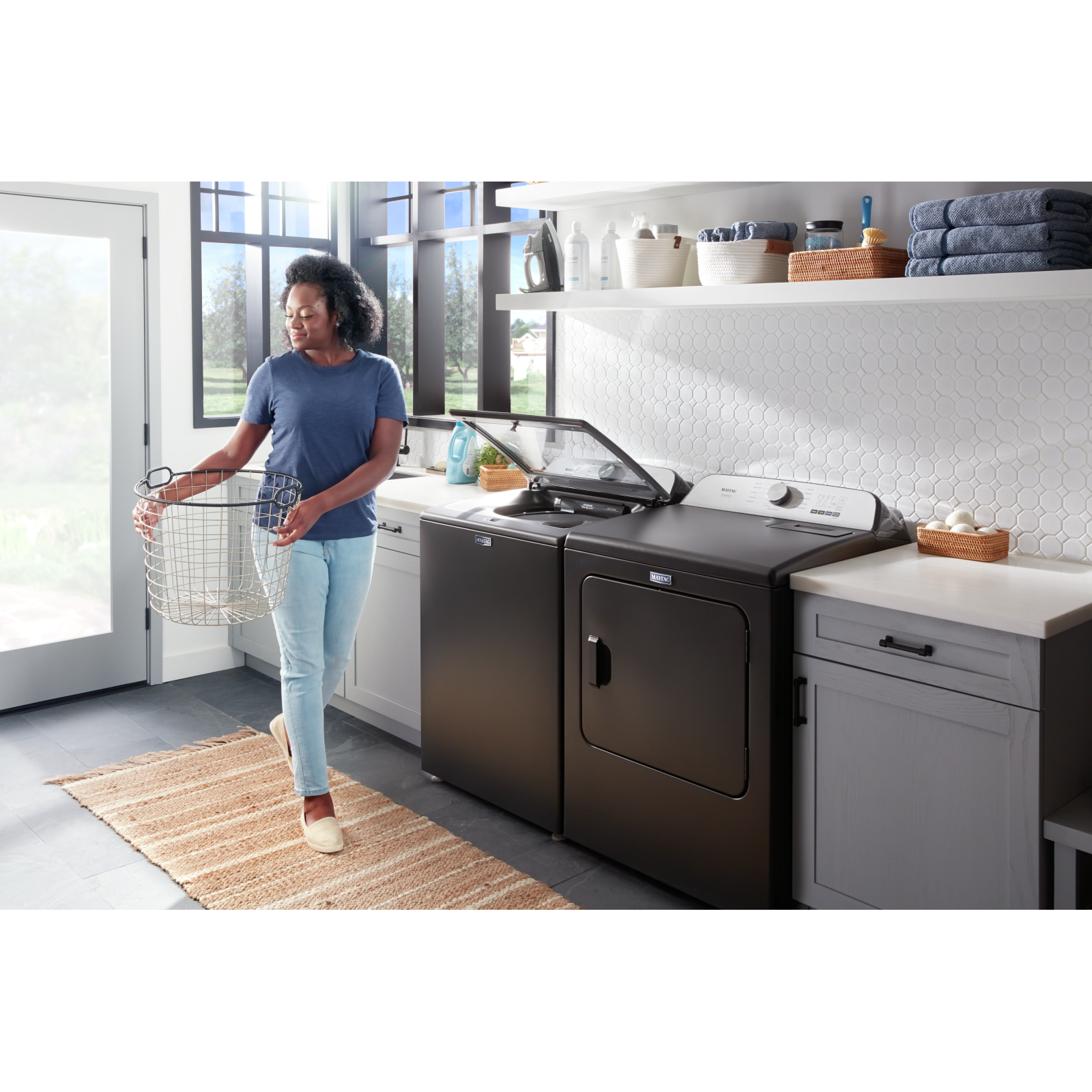 Maytag - Pet Pro 5.4 cu. Ft Top Load Washer in Black - MVW6500MBK