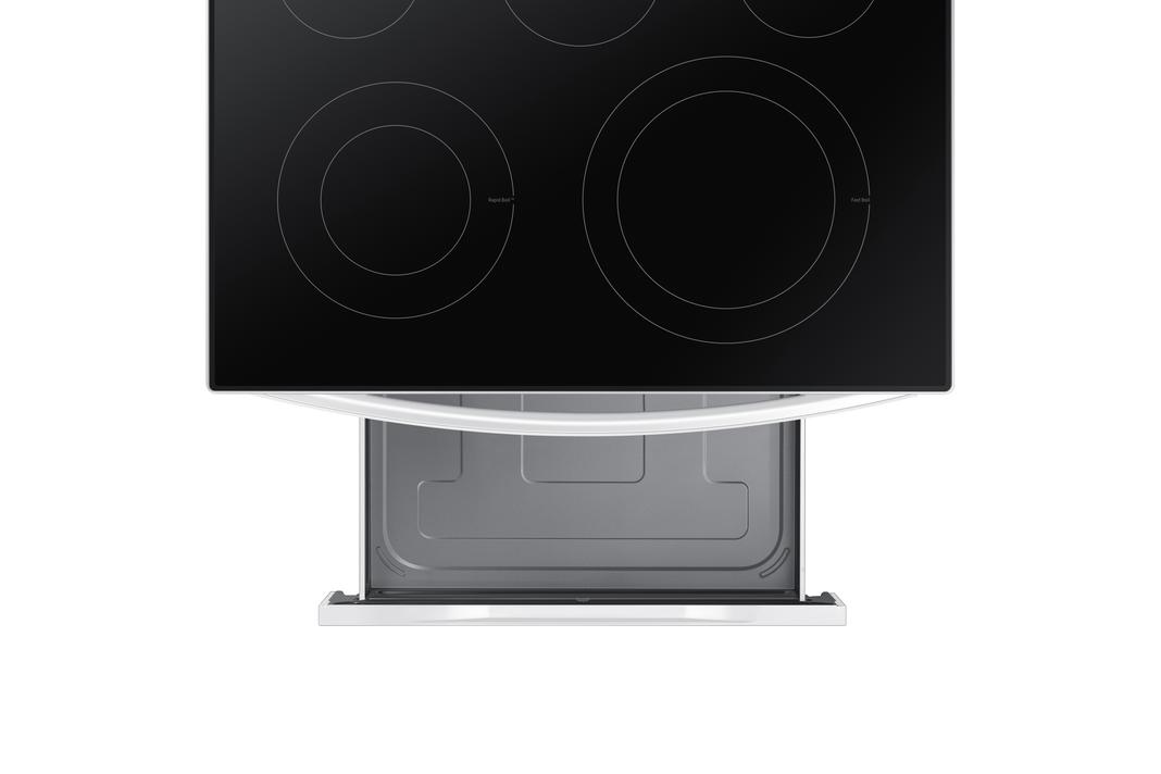 Samsung - 6.3 cu. ft Electric Range in White - NE63A6511SW