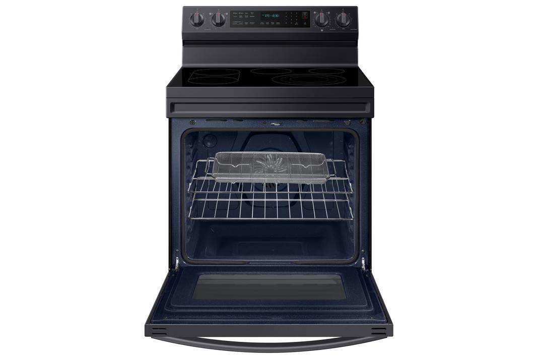 Samsung - 6.3 cu. ft Electric Range in Black Stainless - NE63A6711SG