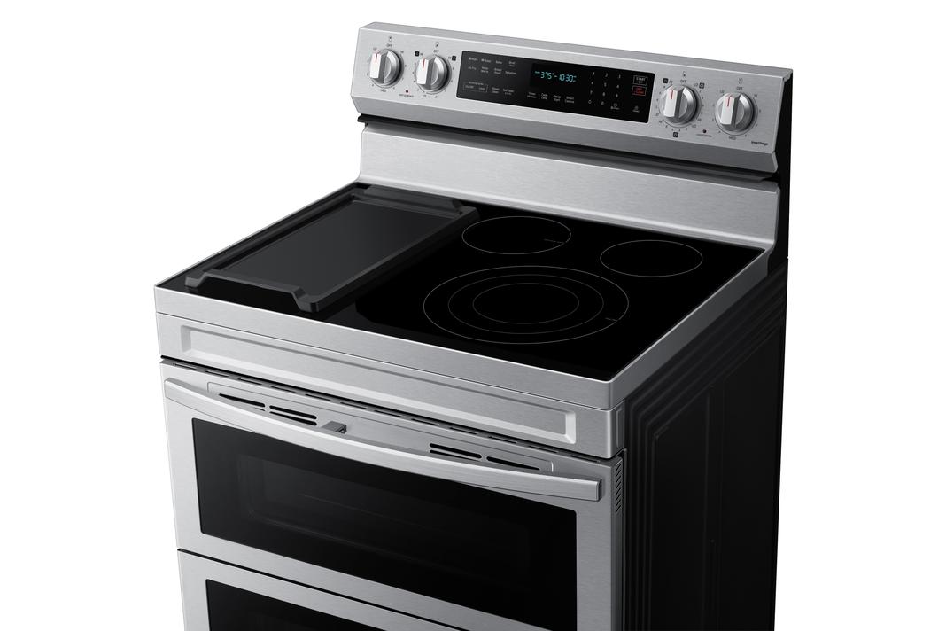 Samsung - 6.3 cu. ft Electric Range in Stainless - NE63A6751SS