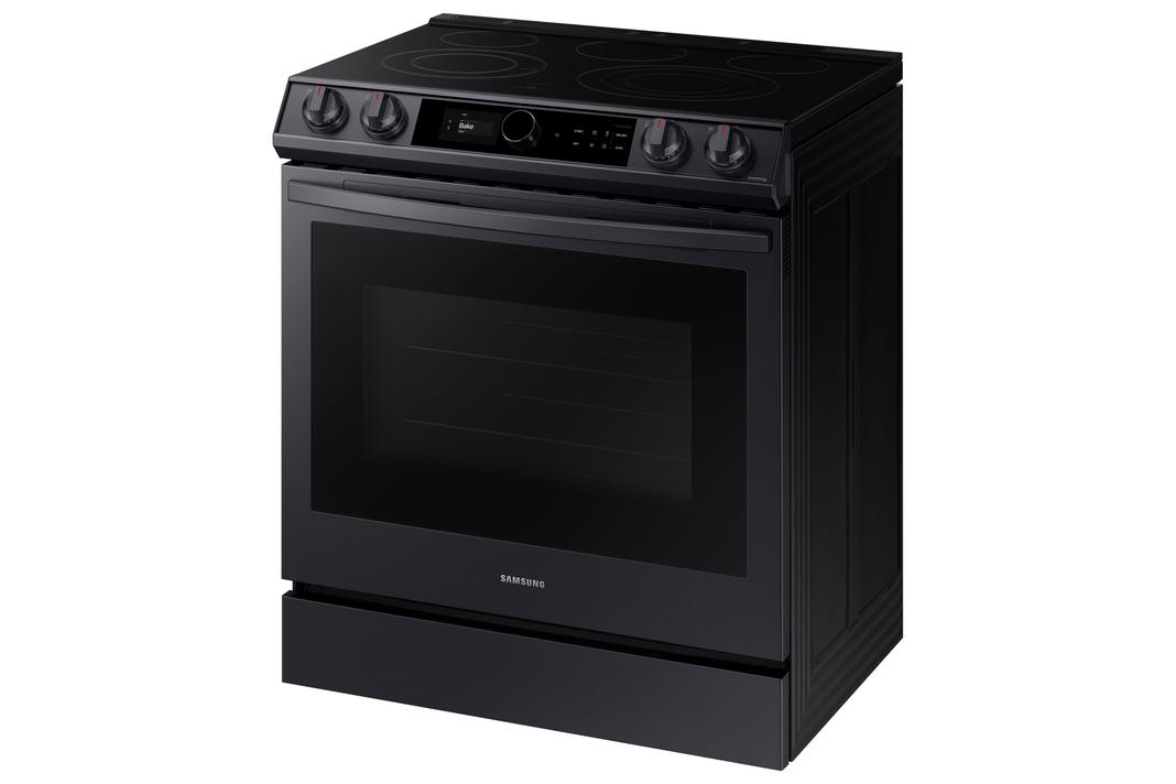 Samsung - Bespoke 6.3 cu. ft Electric Range in Black Stainless - NE63T8711SG