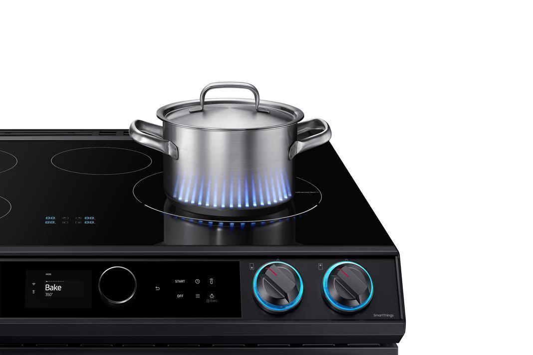 Samsung - Bespoke 6.3 cu. ft Induction Range in Black Stainless - NE63T8911SG