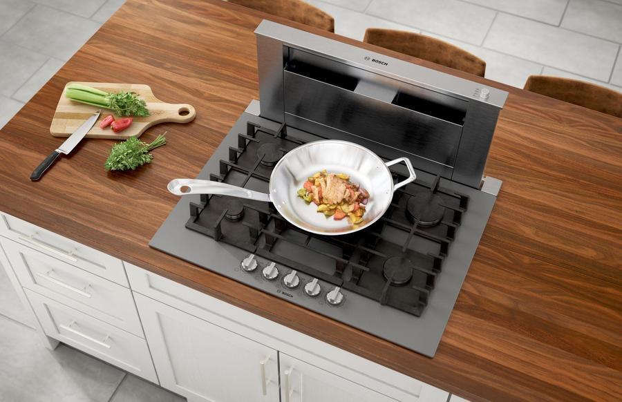 Bosch - 29.5 inch wide Gas Cooktop in Silver - NGMP077UC