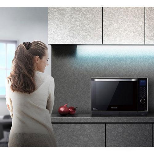 Panasonic - 1 cu. Ft Counter top Microwave in Black - NNDS58HB