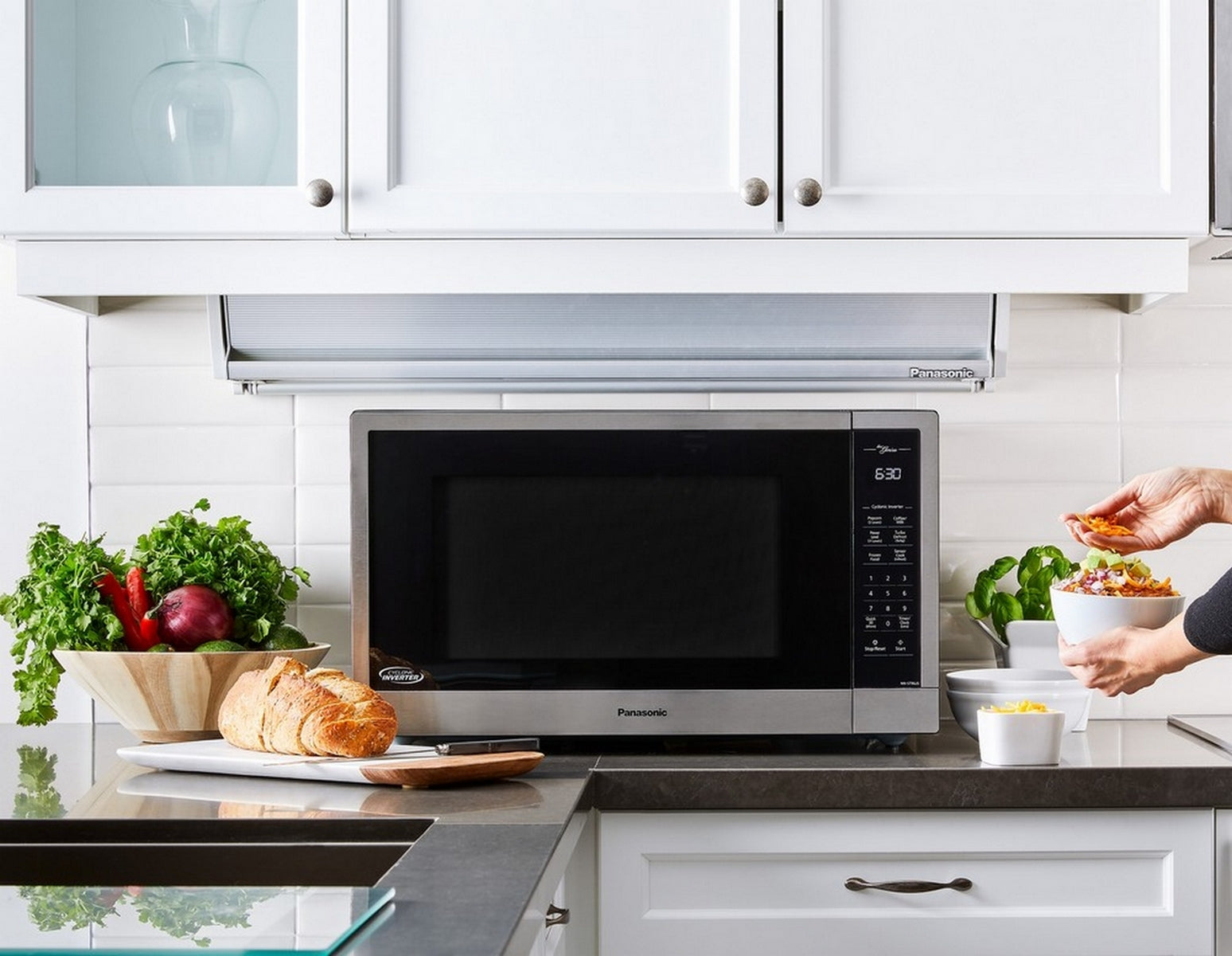 Panasonic - 2.2 cu. Ft Counter top Microwave in Stainless - NNST96JS