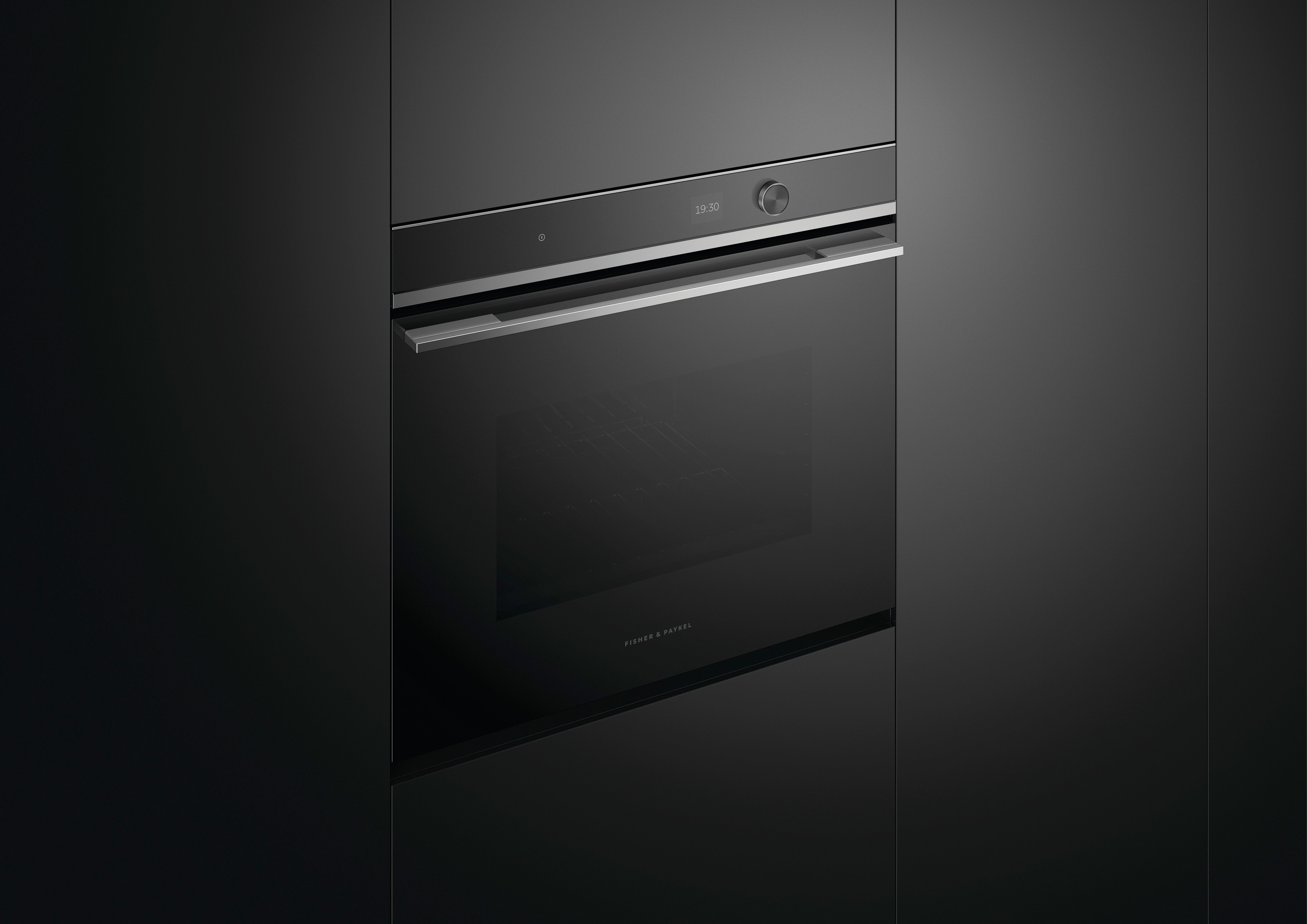 Fisher & Paykel - 4.1 cu. ft Single Wall Oven in Black - OB30SD14PLX1