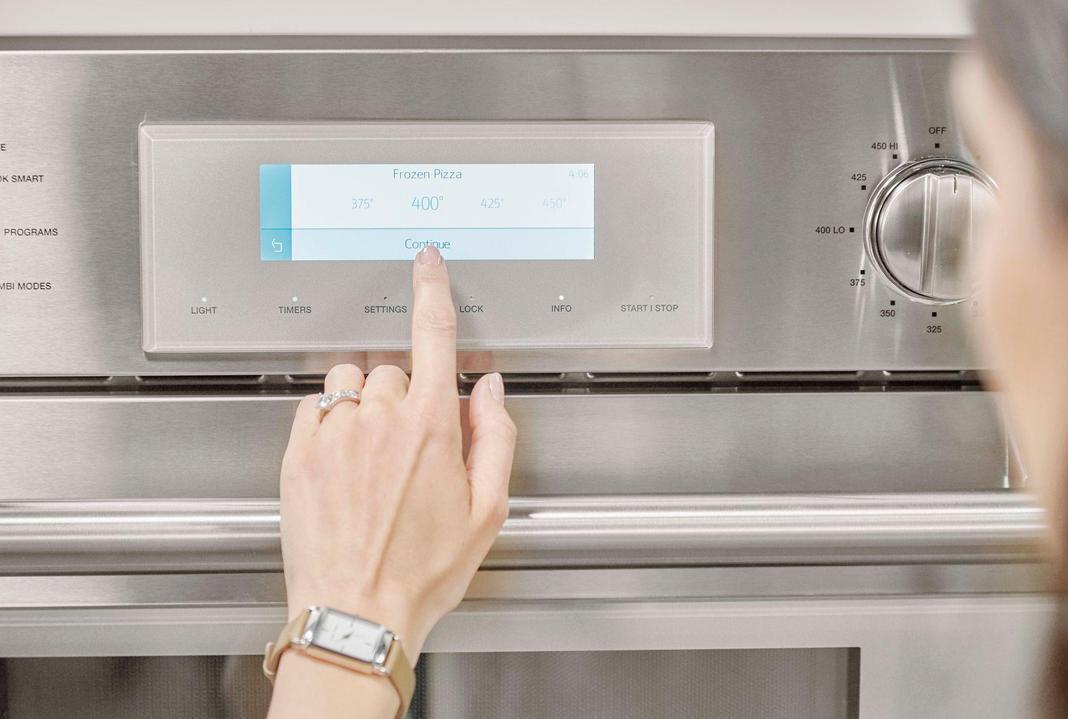 Thermador - 4.5 cu. ft Single Wall Oven in Stainless - POD301W