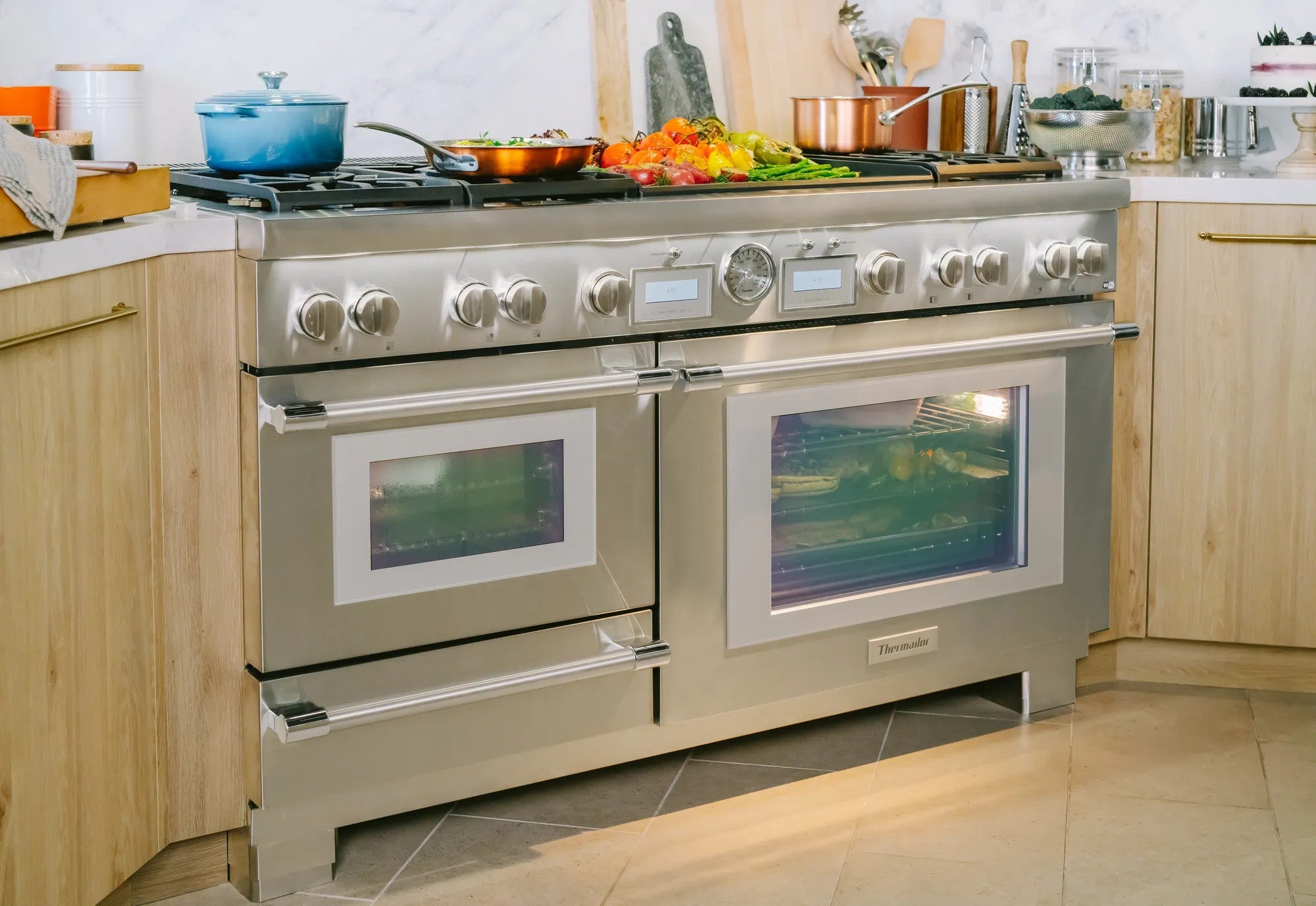 Thermador - 7.3 cu. ft Dual Fuel Range in Stainless - PRD606WESG