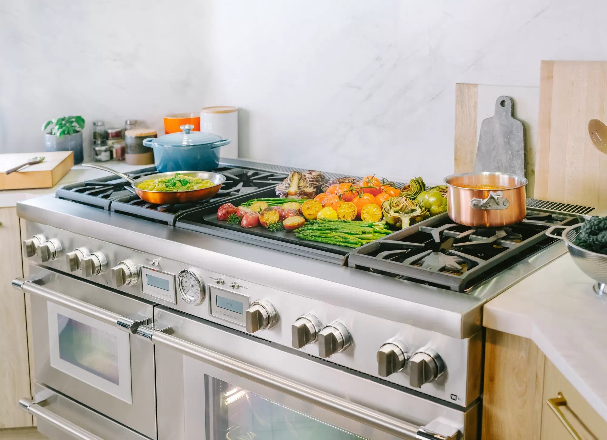 Thermador - 7.3 cu. ft Dual Fuel Range in Stainless - PRD606WESG