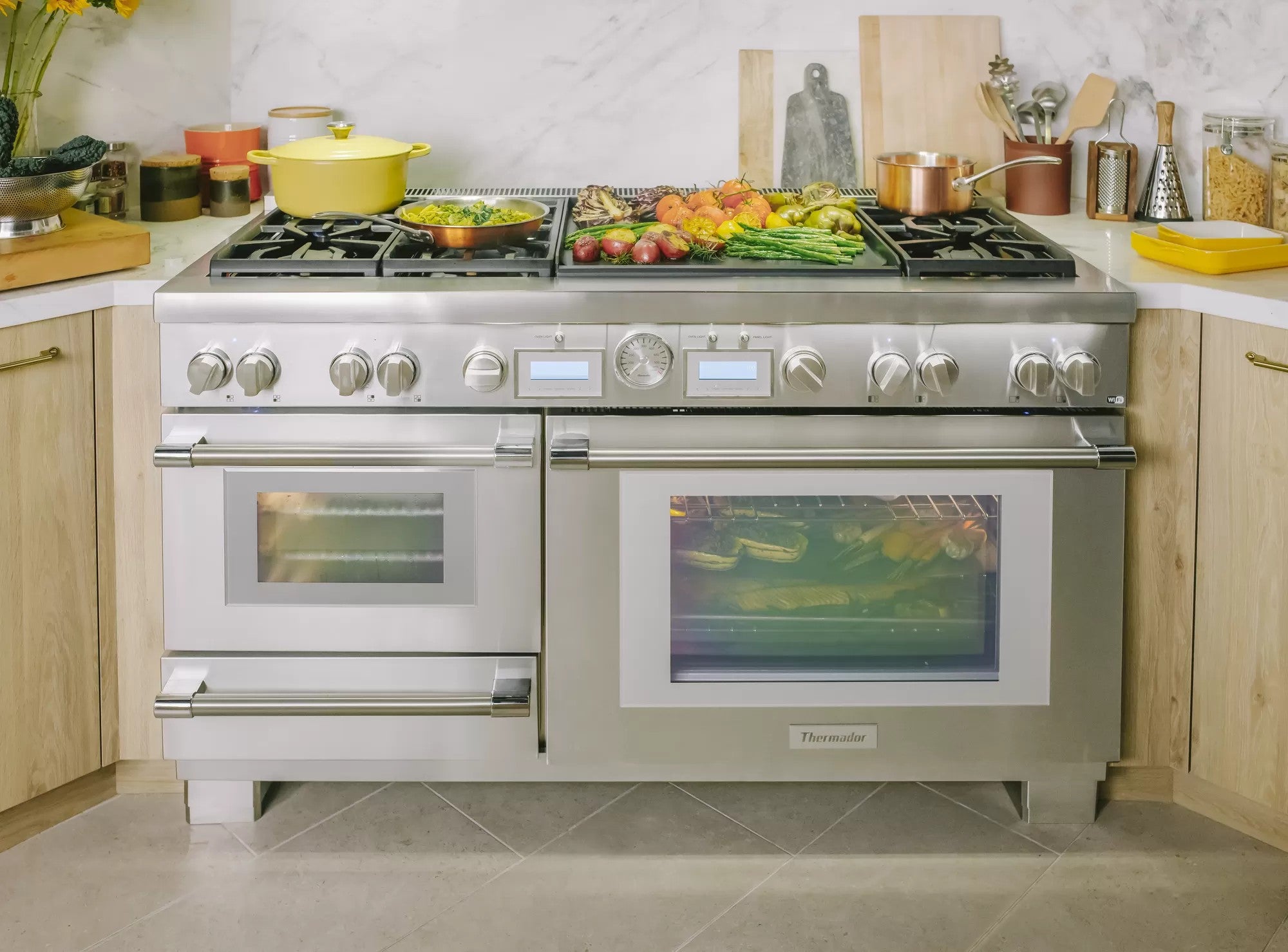 Thermador - 7.3 cu. ft Dual Fuel Range in Stainless - PRD606WESG