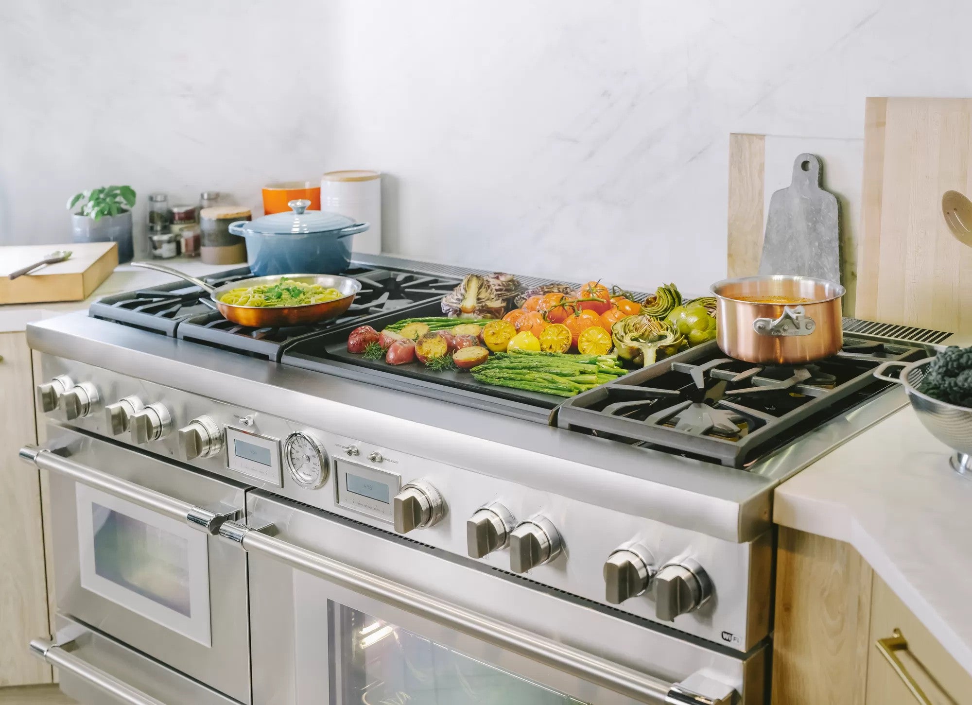 Thermador - 7.3 cu. ft Dual Fuel Range in Stainless - PRD606WESG