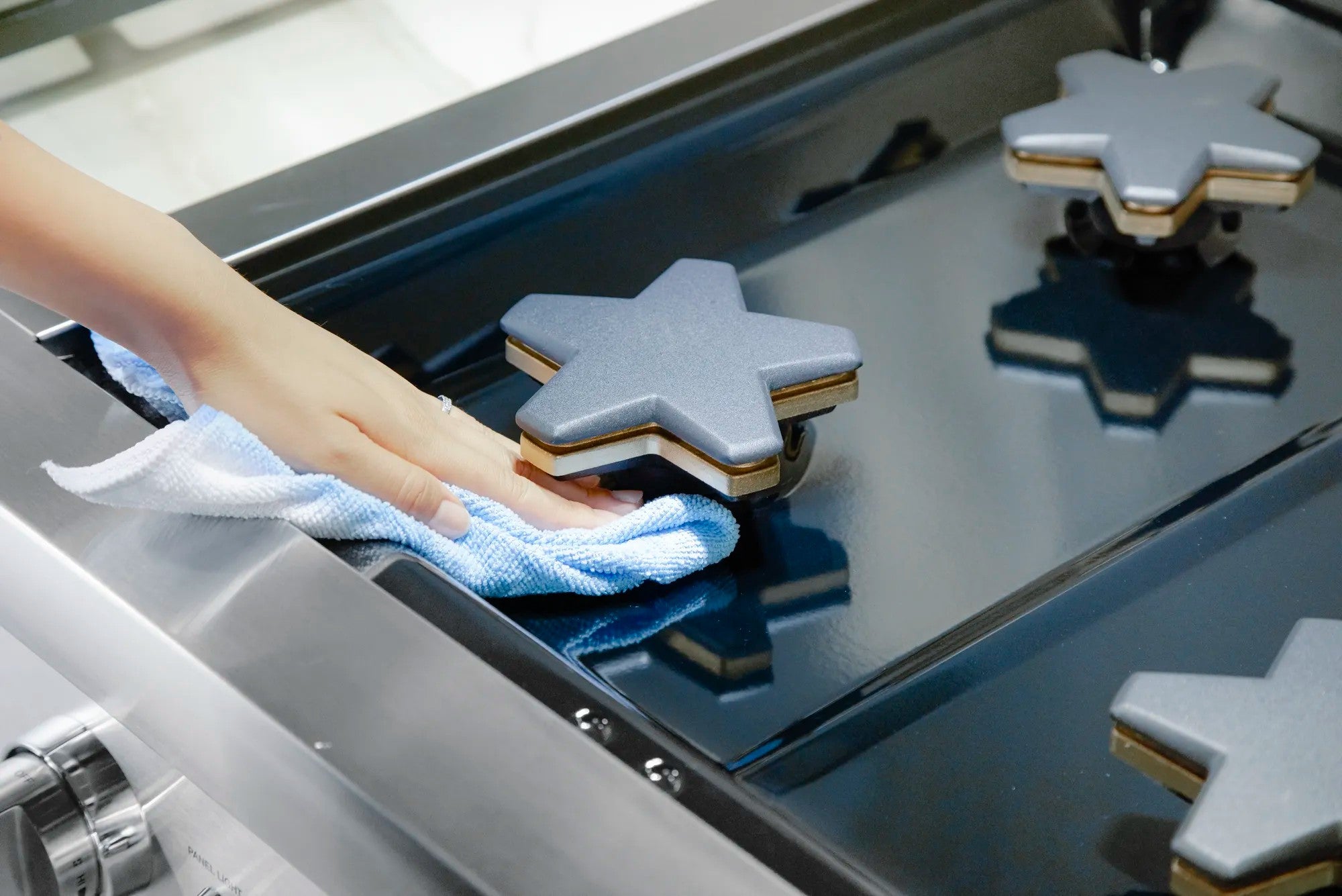 Thermador - 7.3 cu. ft Dual Fuel Range in Stainless - PRD606WESG