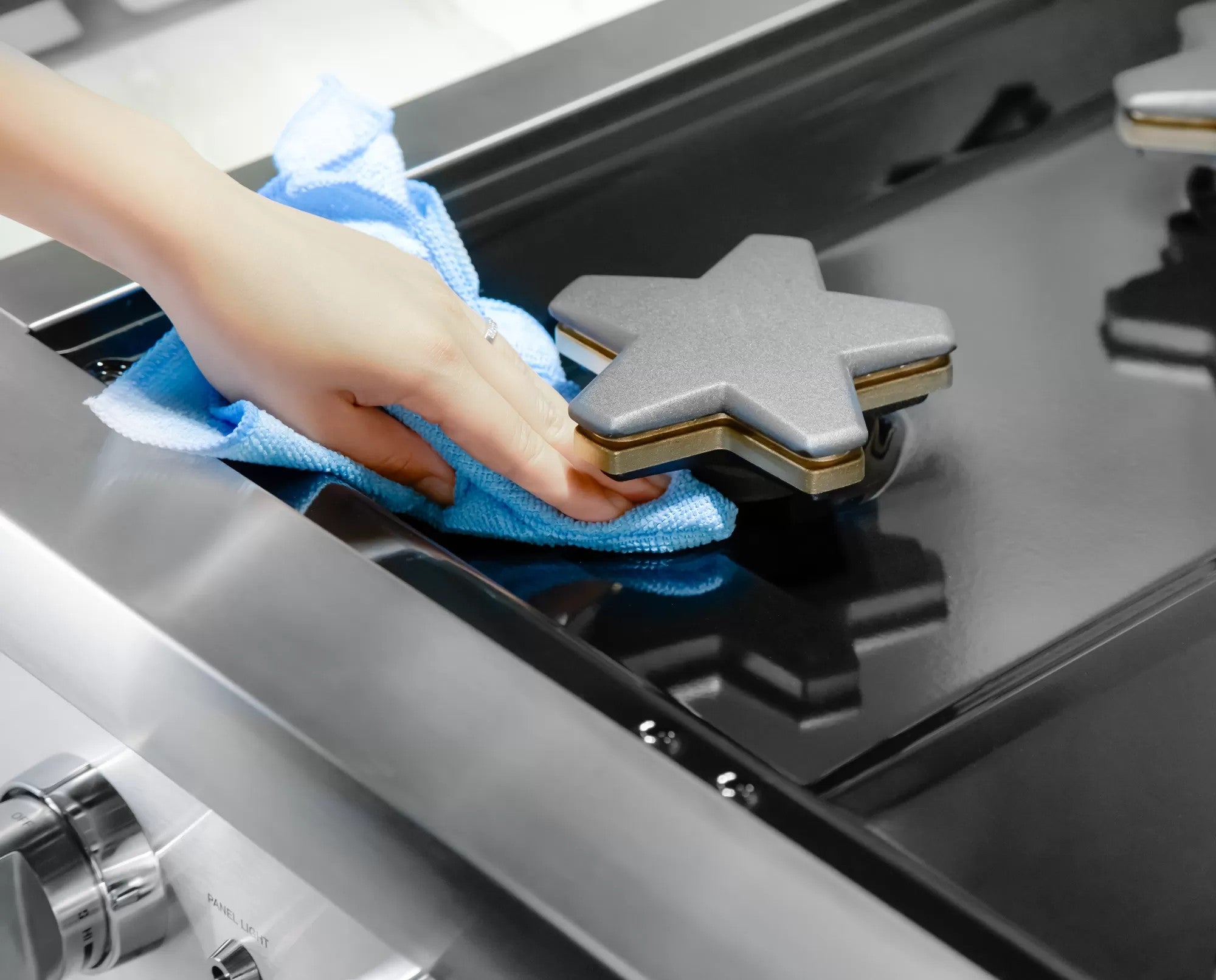 Thermador - 7.3 cu. ft Dual Fuel Range in Stainless - PRD606WESG