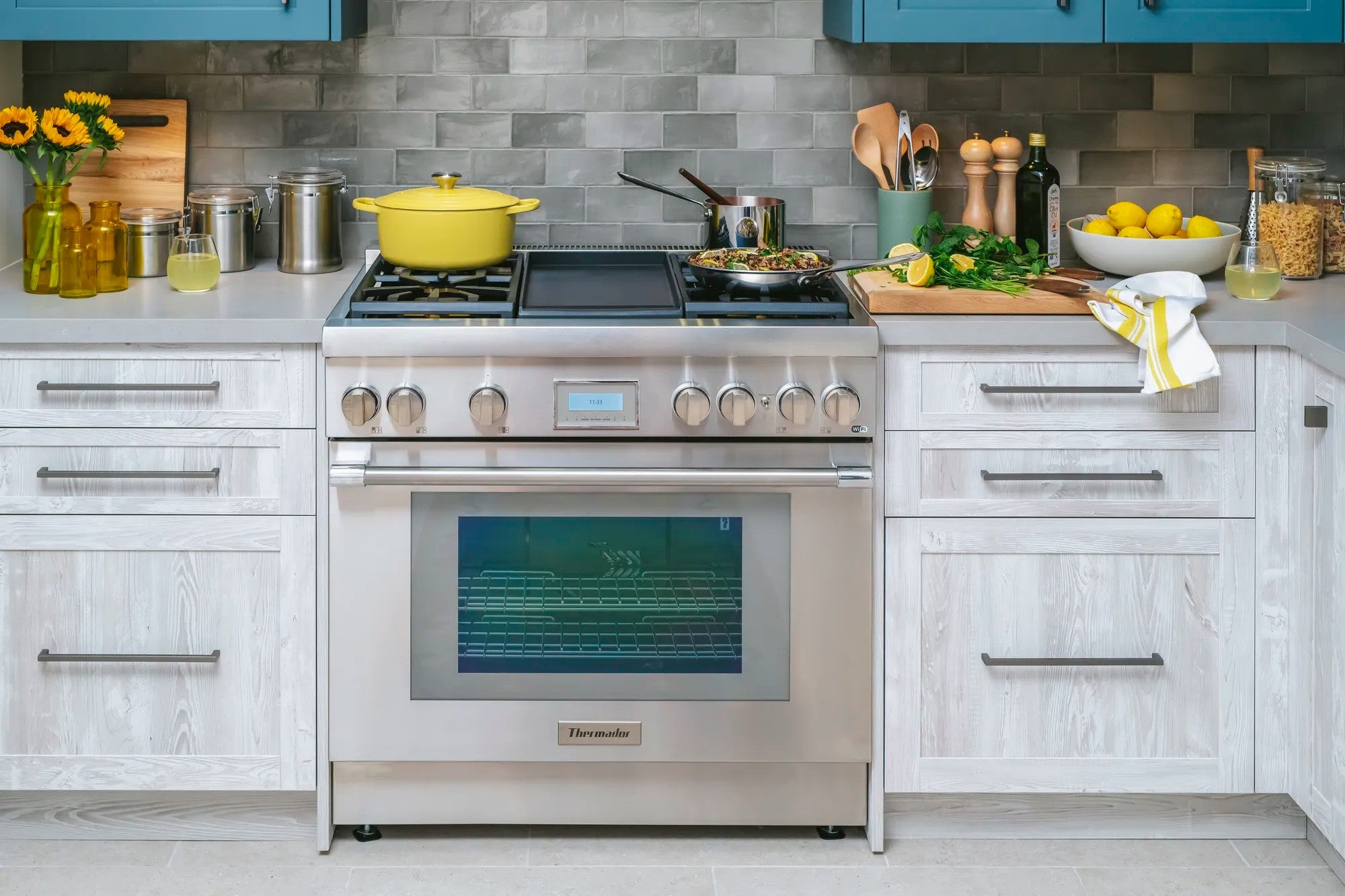 Thermador - 5.1 cu. ft Gas Range in Stainless - PRG364WDH